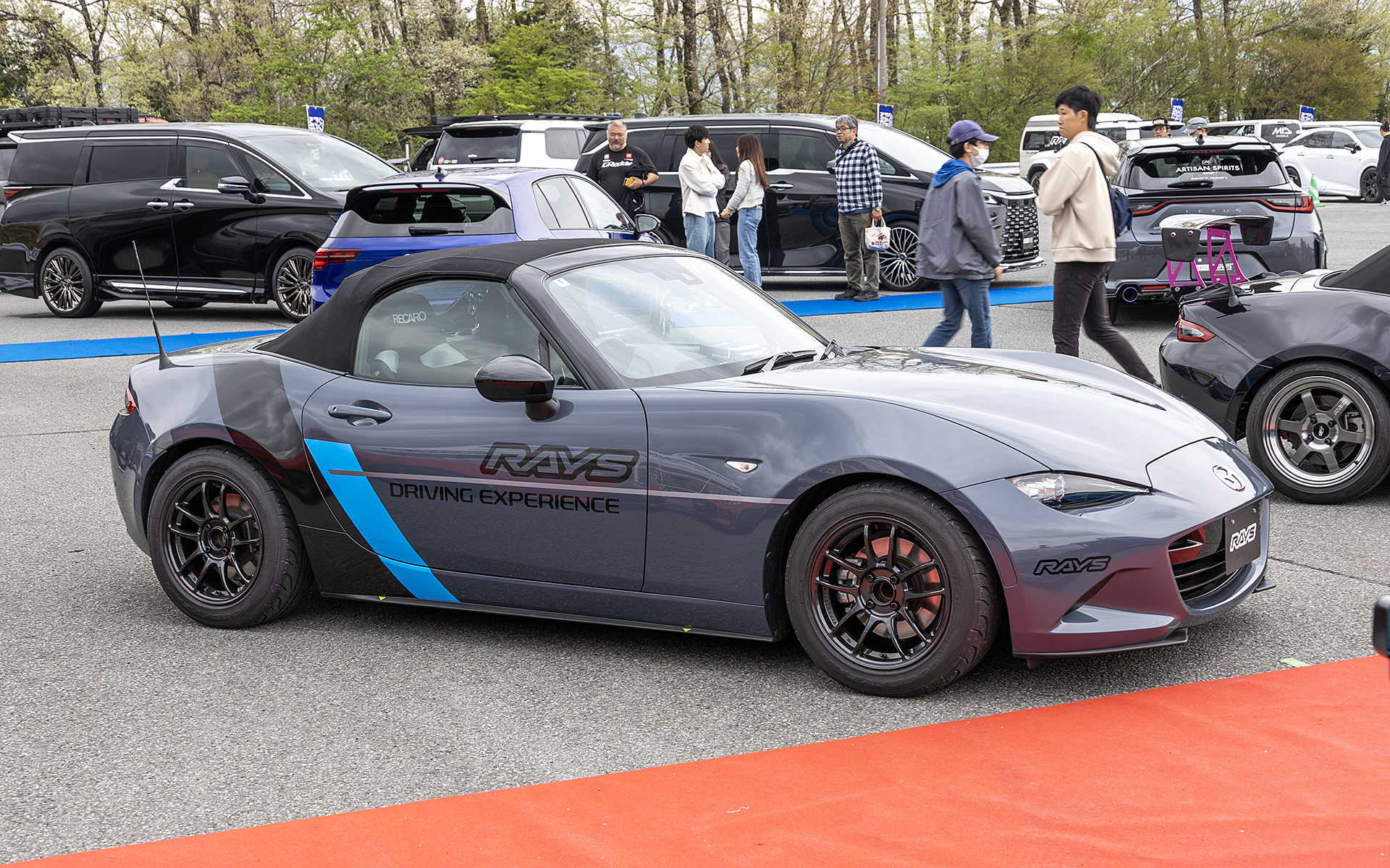 レイズデモカー。マツダ ロードスター。57IR