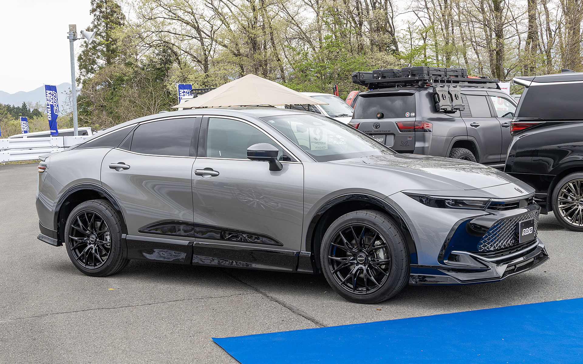 イワショウデモカー。トヨタ クラウンクロスオーバー。VV27S