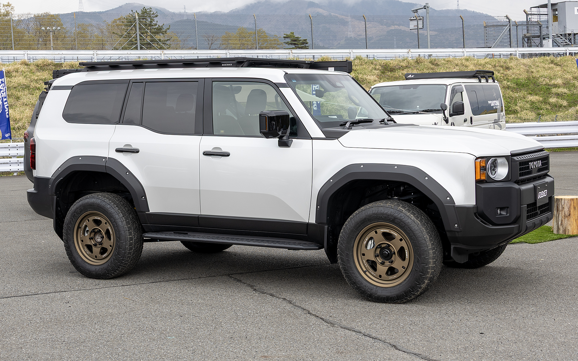 トヨタ ランドクルーザー 250。A-LAP・05X