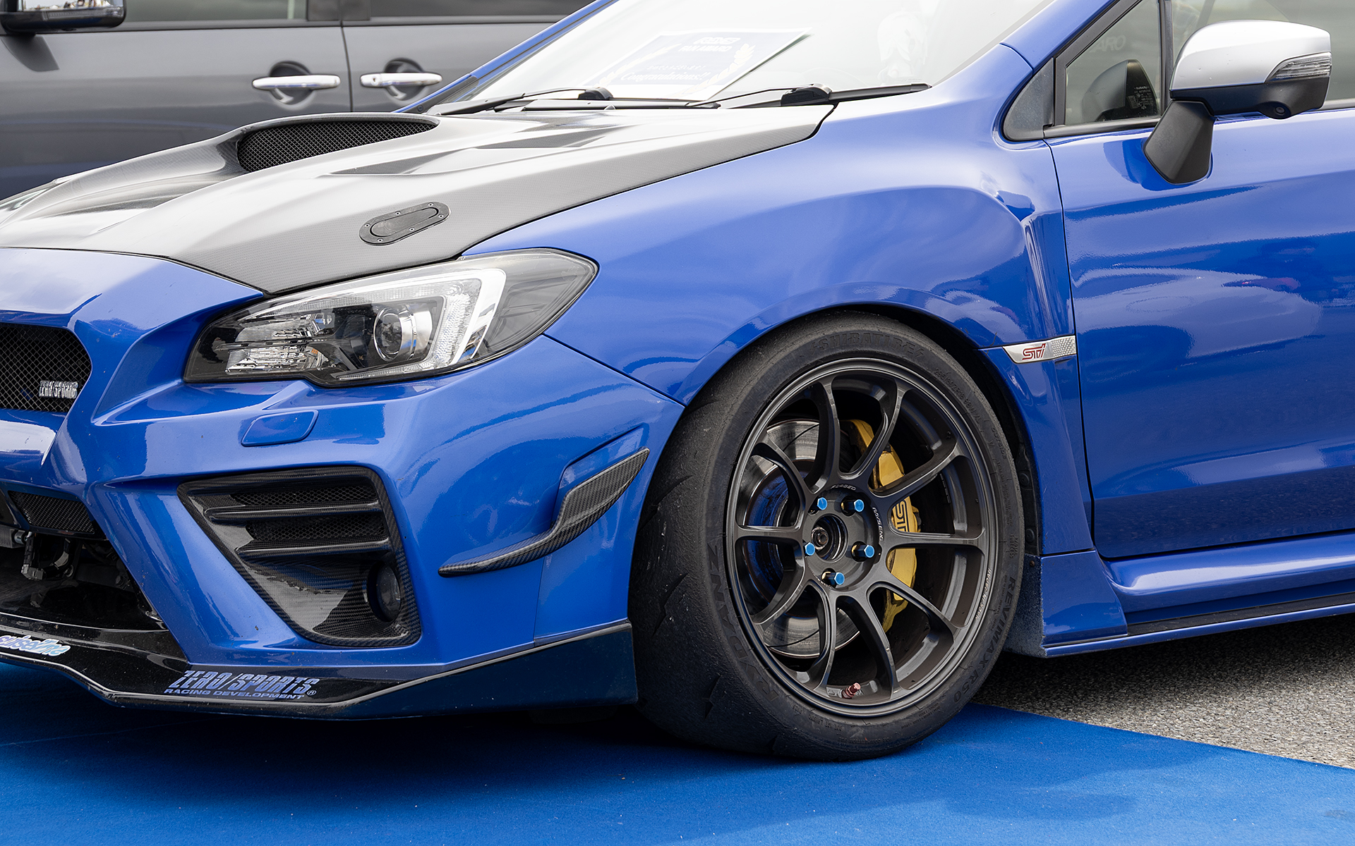 装着ホイールはボルクレーシングZE40