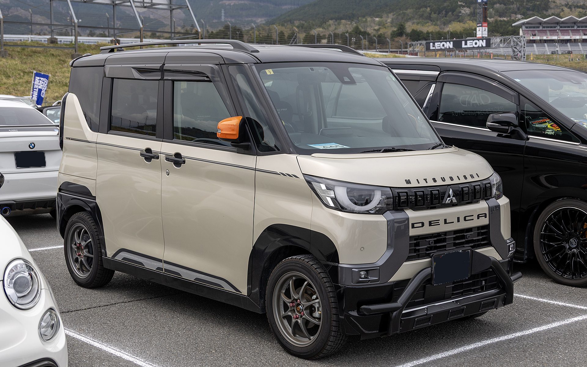 三菱自動車「デリカミニ」