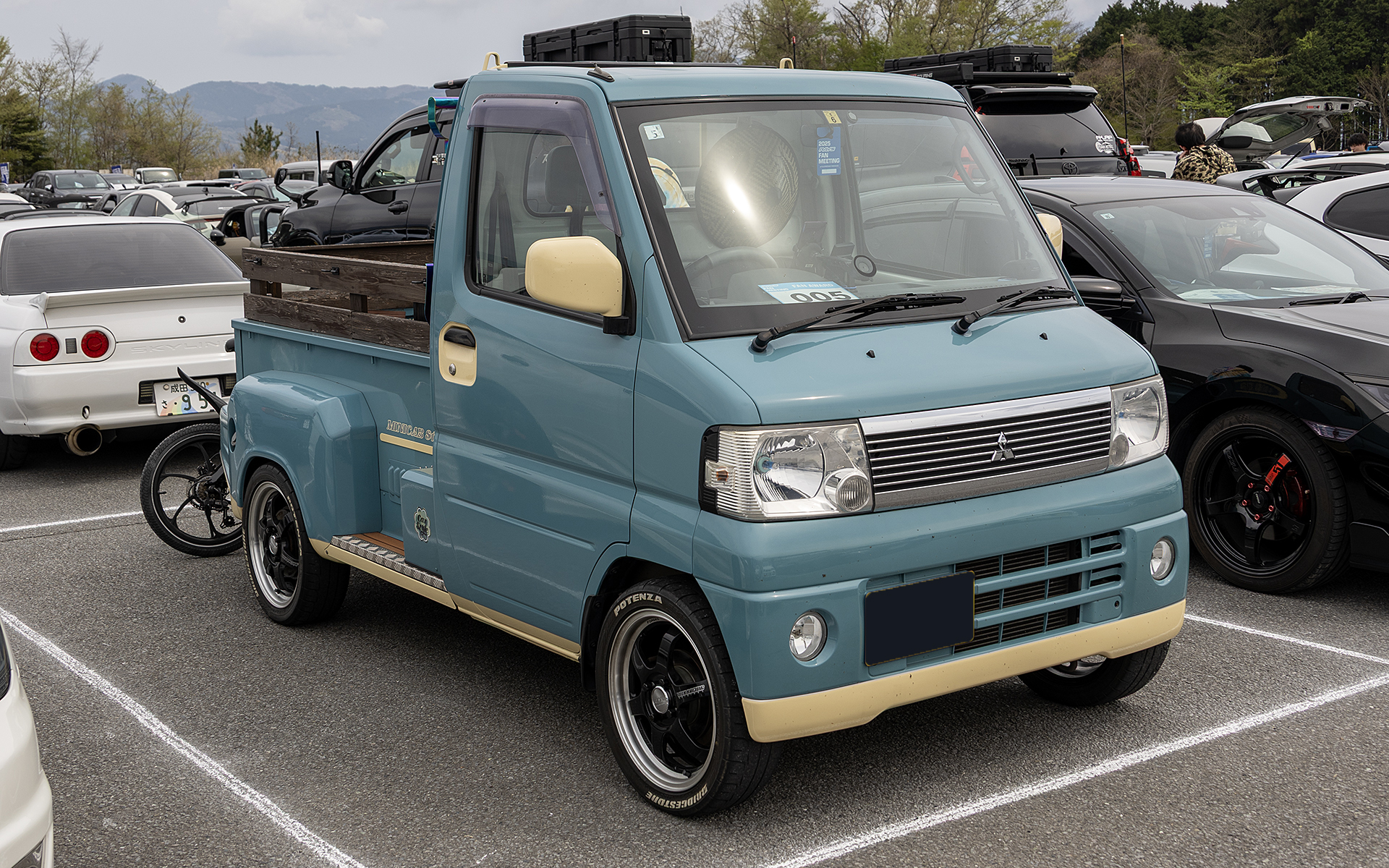 三菱自動車「ミニキャブ」