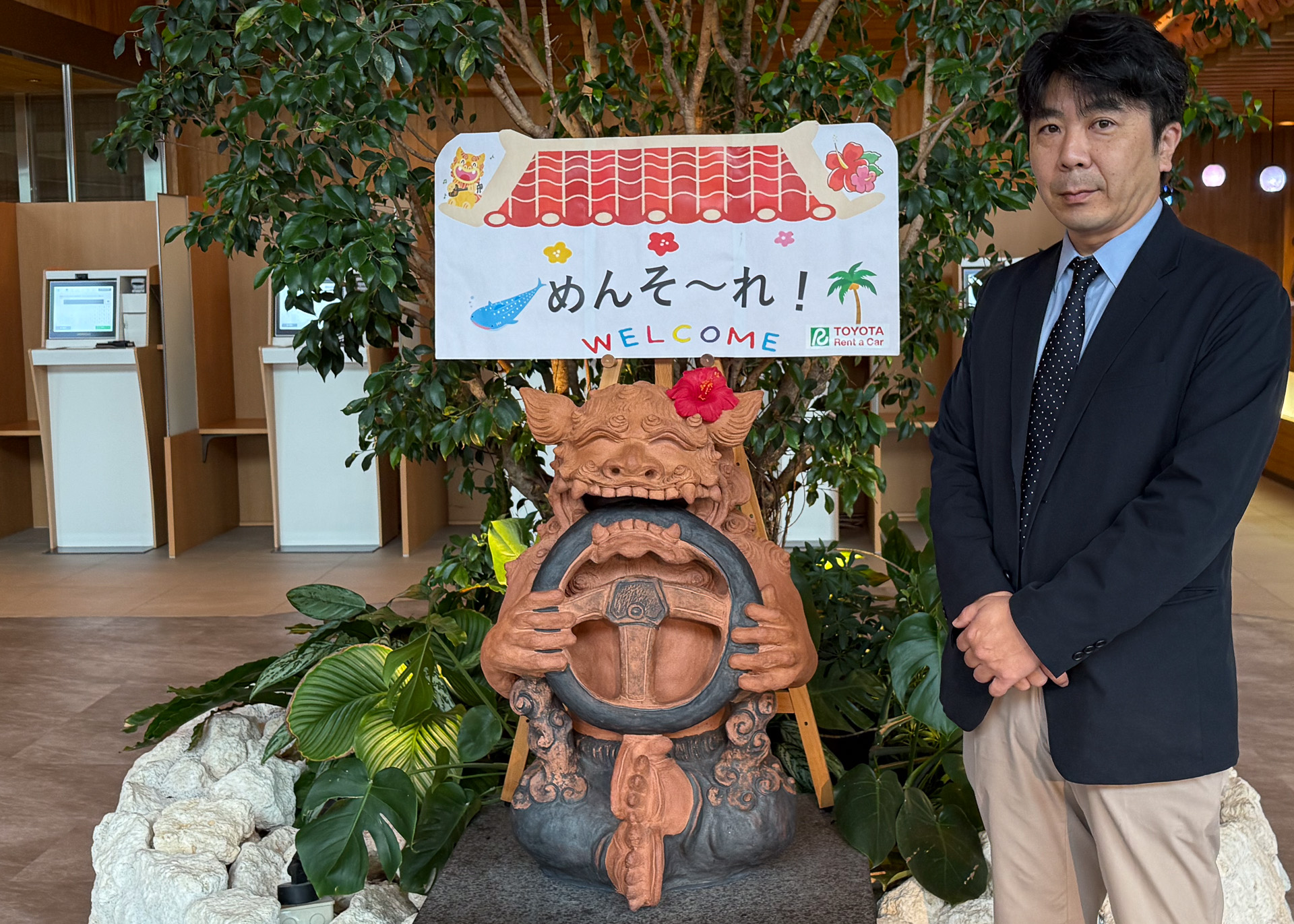 今回お話をうかがった株式会社トヨタレンタリース沖縄 営業本部 OJTシステム改善室 次長 鷹觜大介氏