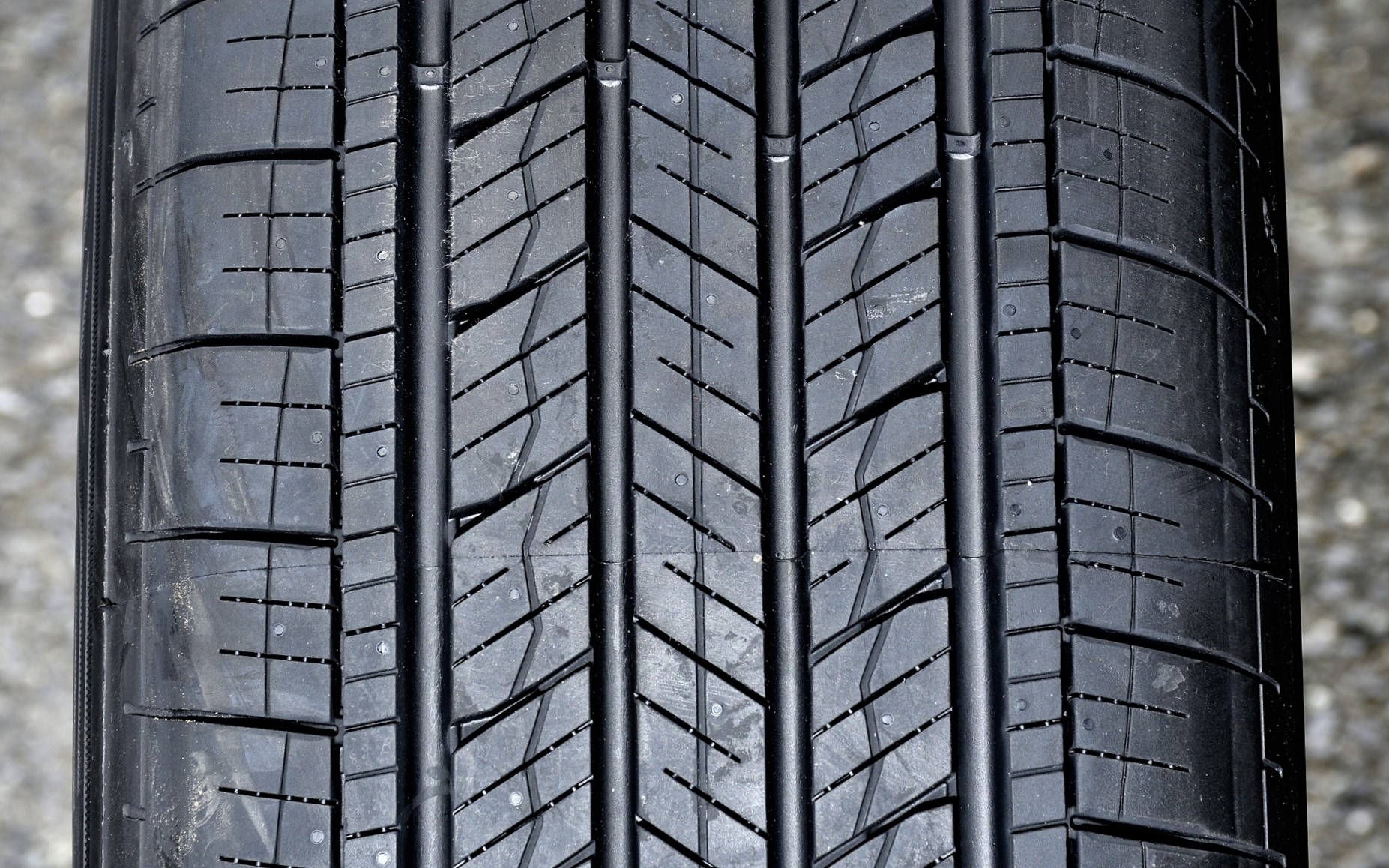 アシュアランス マックスガード SUVのトレッドパターン