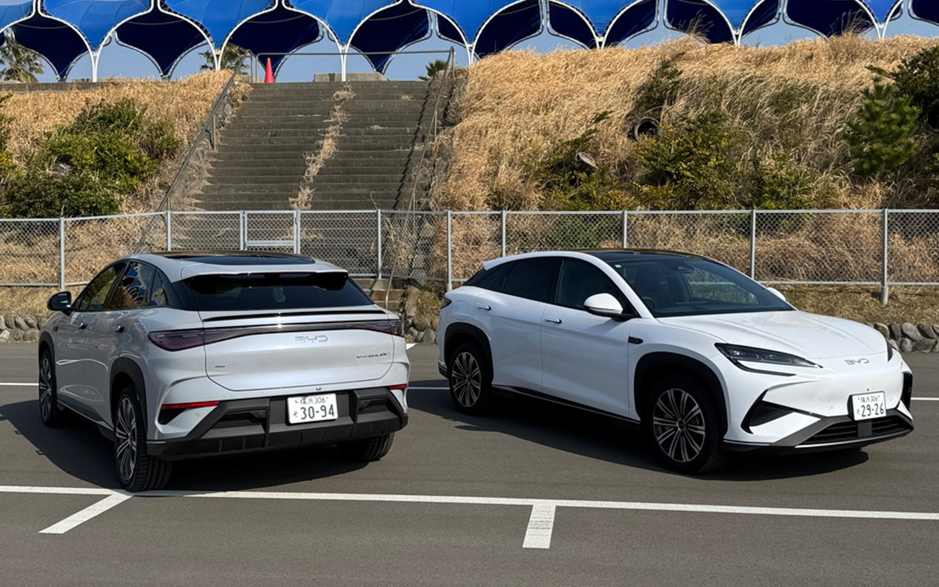 BYD シーライオン7のリアビューは世界的なトレンドである横一文字のテールランプがポイント。個性的でかっこいいですよね