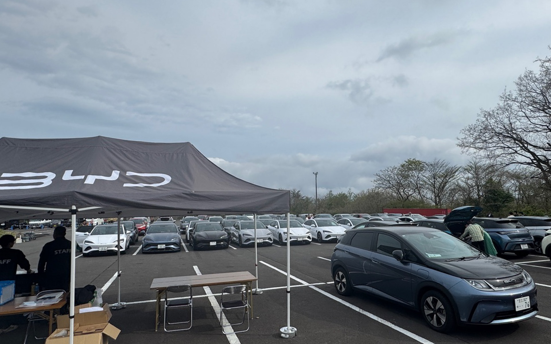 4月20日に富士スピードウェイで開催されたBYD初のオーナーズミーティングでは、80台限定だったところを80台以上が集結！　にぎわっていました