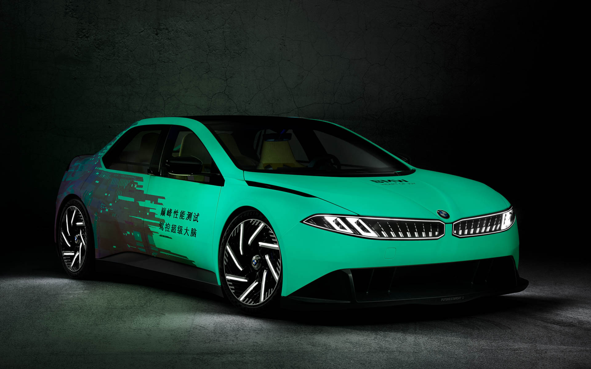 BMW ビジョン・ドライビング・エクスペリエンス（暗所）