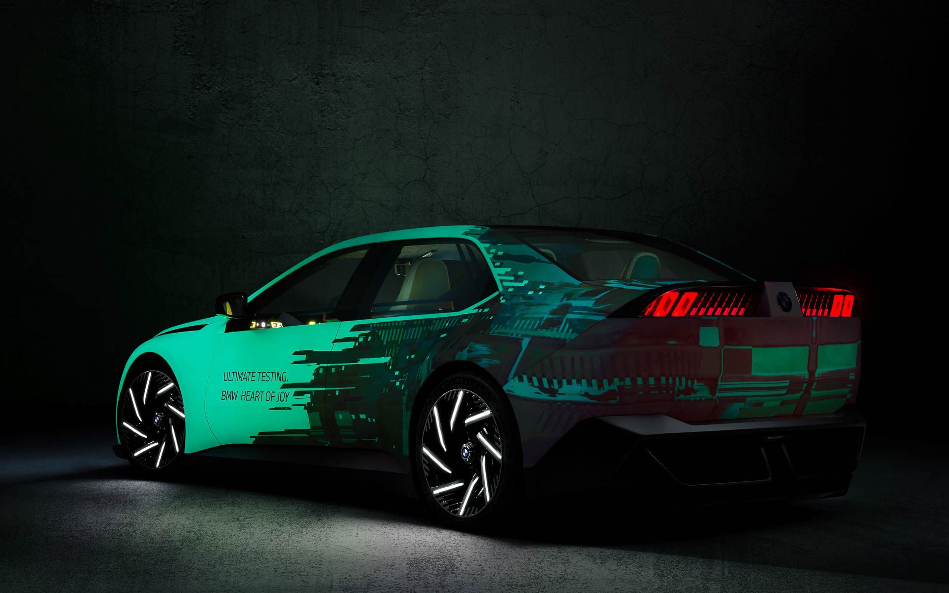 BMW ビジョン・ドライビング・エクスペリエンス（暗所）