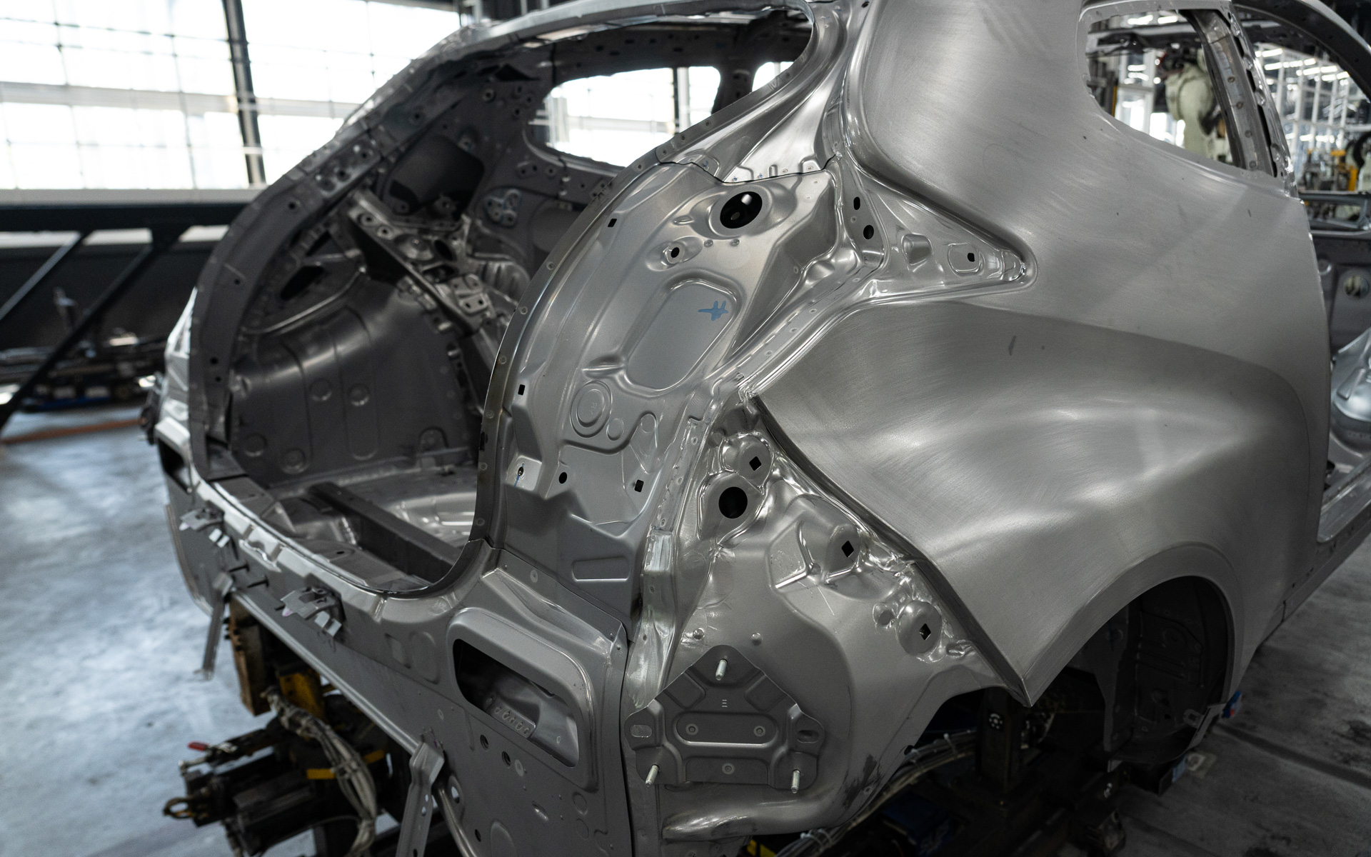 リアゲートまわり。開口部の溶接に注目だろうか