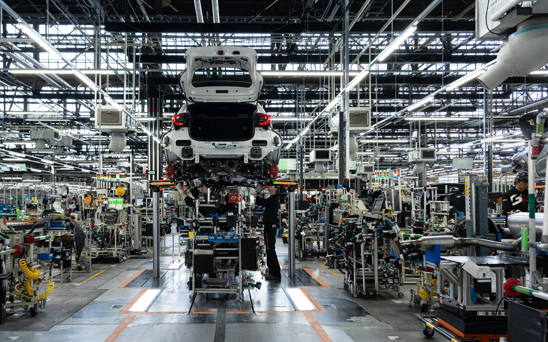 やや遠景から。生産エリアにラインが築かれていないのが分かる