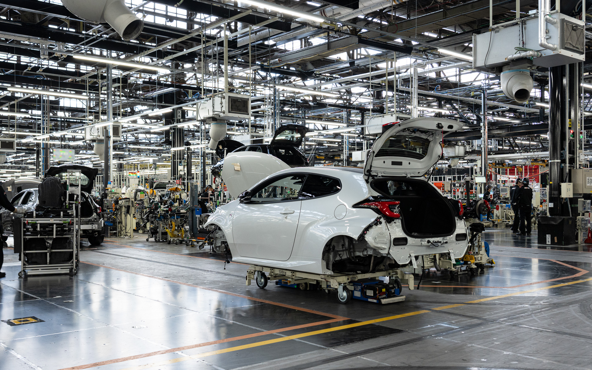 ボディをAGVで移動中