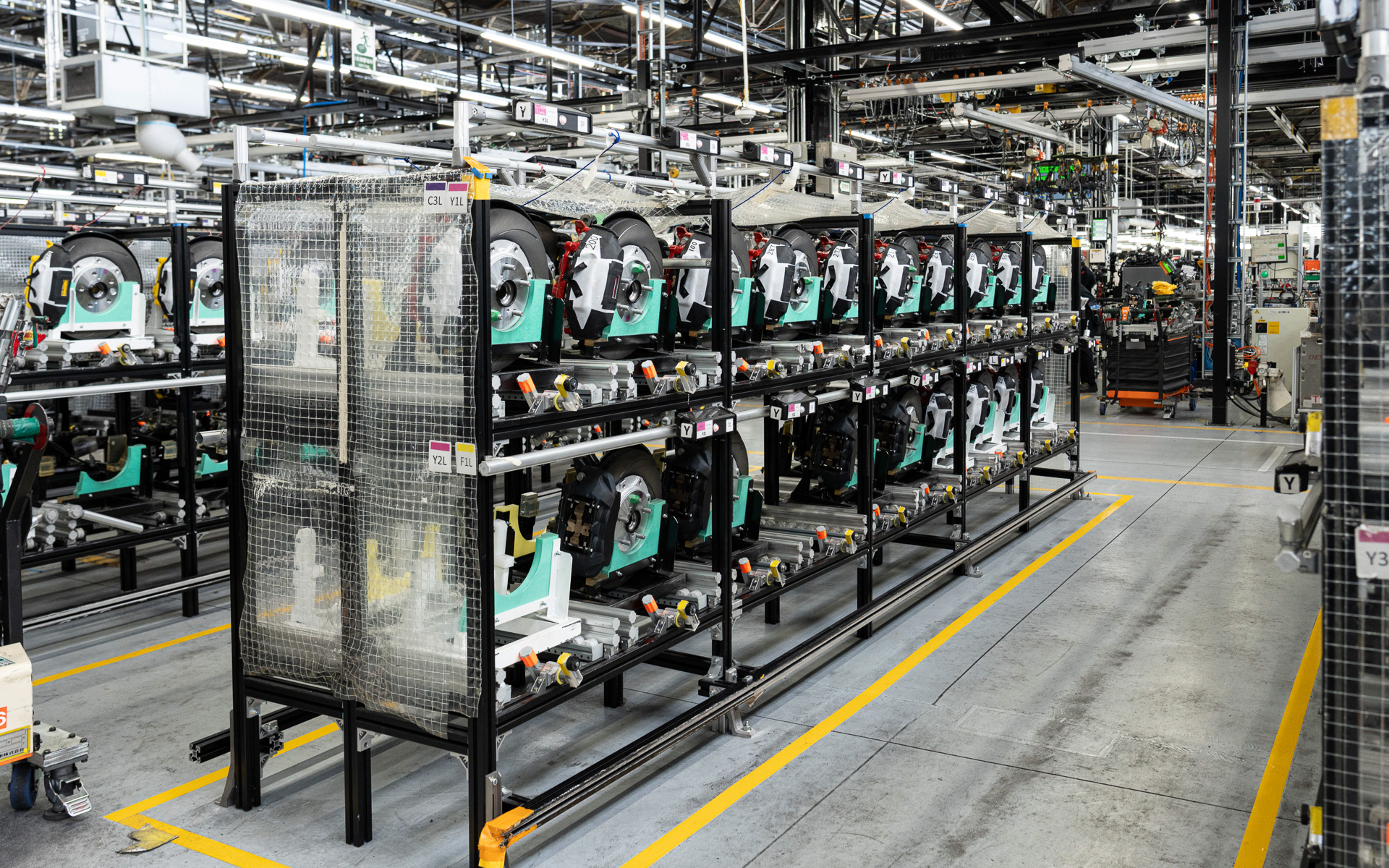 足まわり部品のヤード