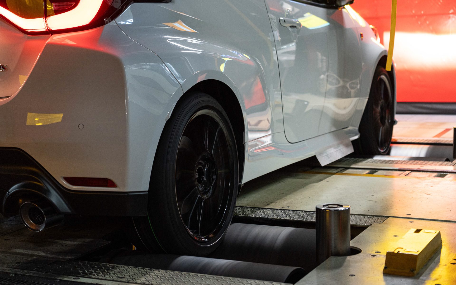 実際にエンジンをかけてローラーでのチェック