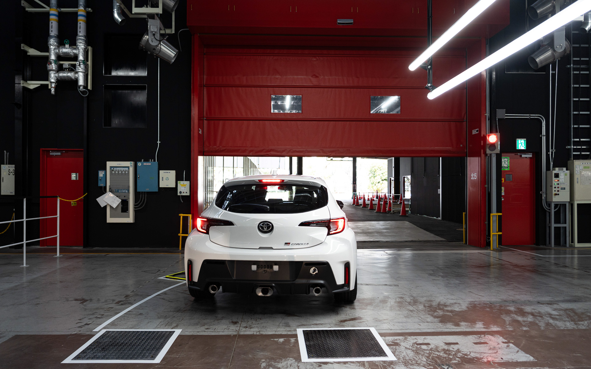 完成したGRカローラがテストコースへ