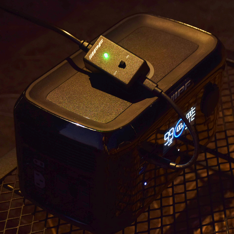 より大容量の市販ポータブルバッテリのUSB Type-C出力（5V/3A）を使用すれば、より長時間の点灯が可能になる