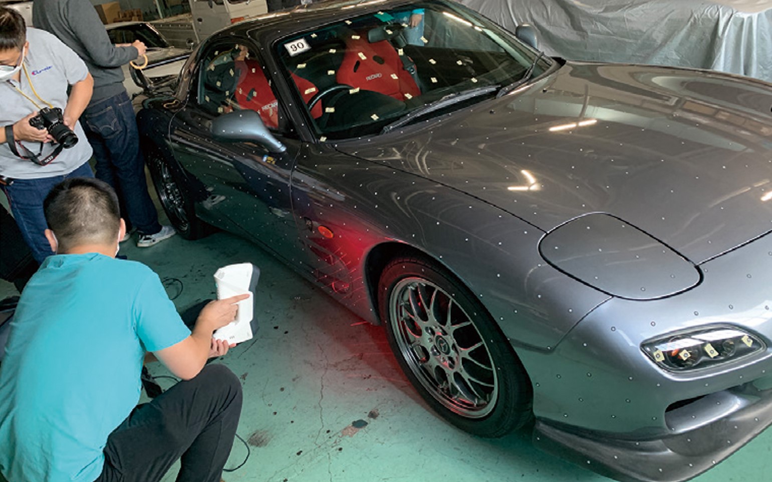 職人が最先端3Dスキャン技術を駆使してRX-7のデータ化を実行