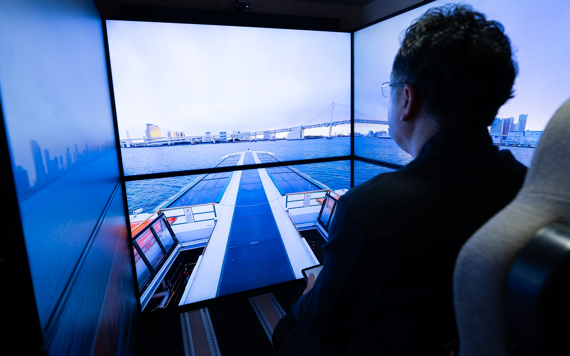 シミュレーションルームの中にいながら別の空間を体験