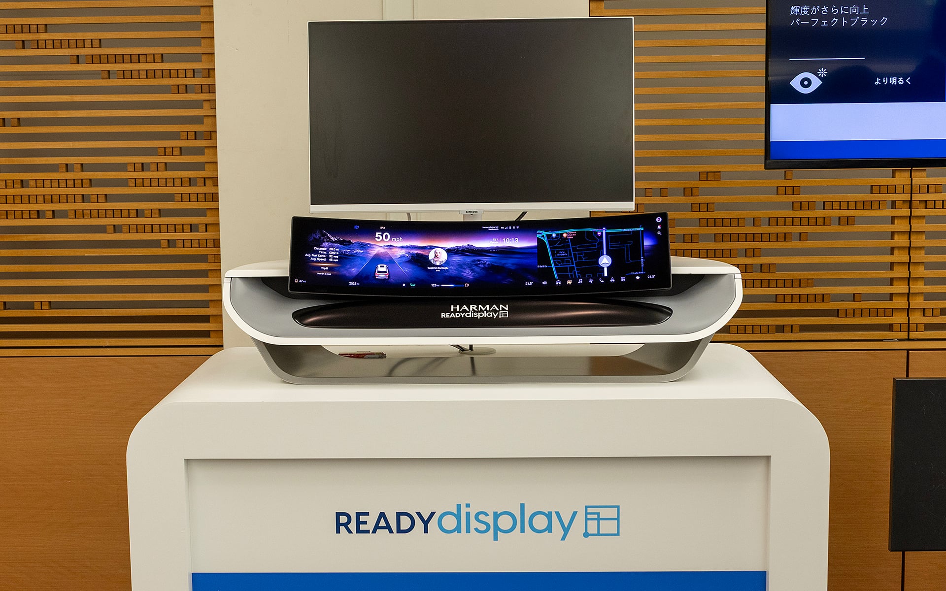 展示されていた「READY display」こちらは27インチ曲面パノラマ