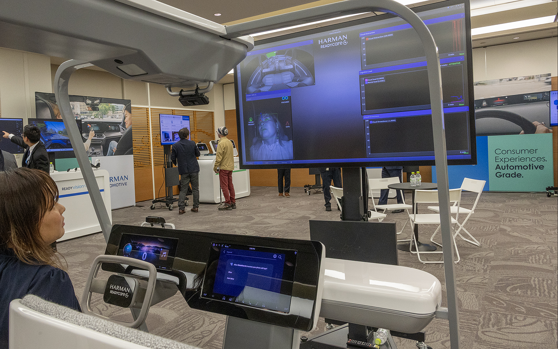 車内モニタリングシステムと合わせることで，車内の状況にあった音、映像が提供できる