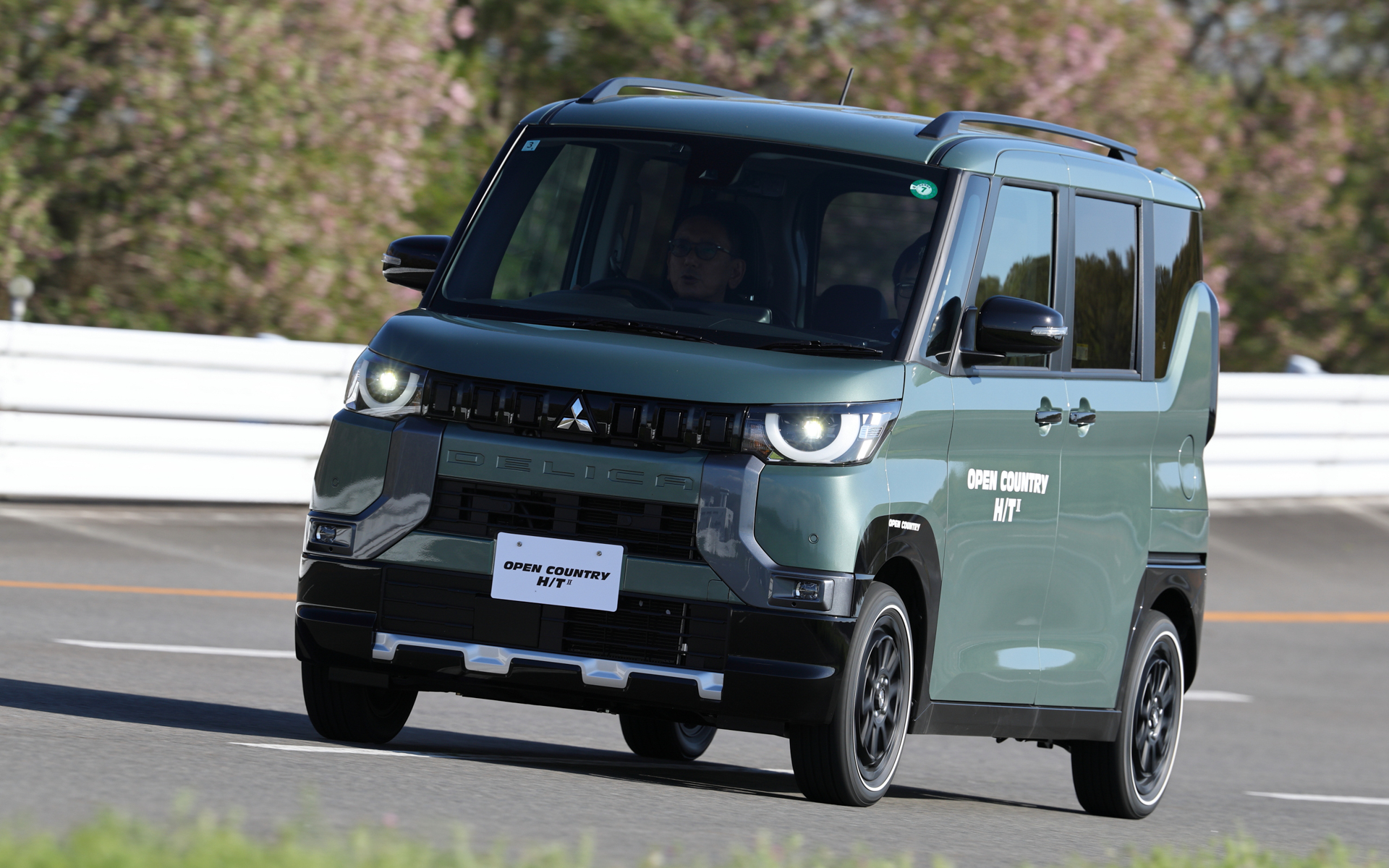 オープンカントリーH/T IIは、まさにオンロードに適したタイヤに仕上がっている