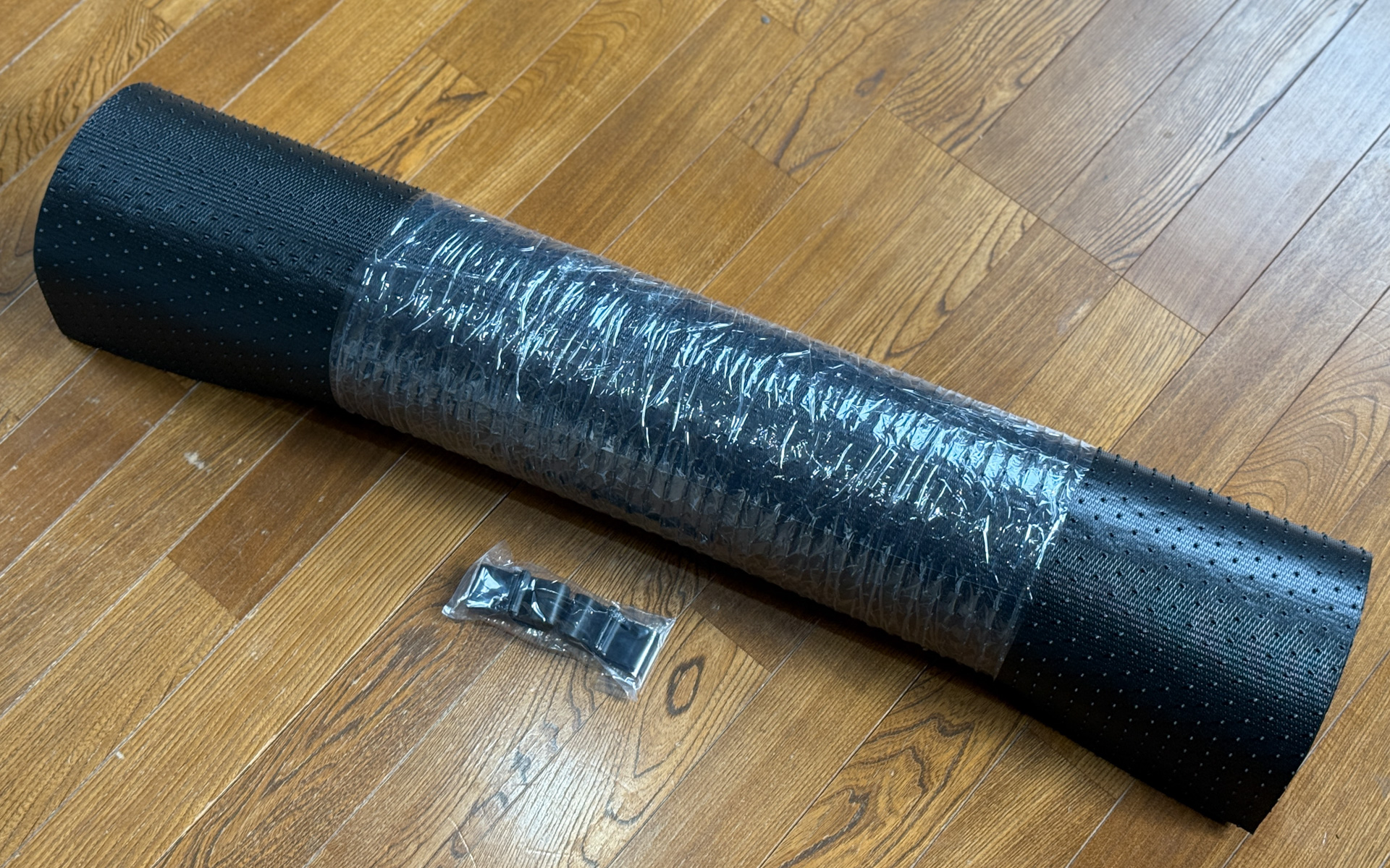 「サイレントマット」を受け取った第一印象は“ずっしりと重い！”‎商品重量は5.95kgとある