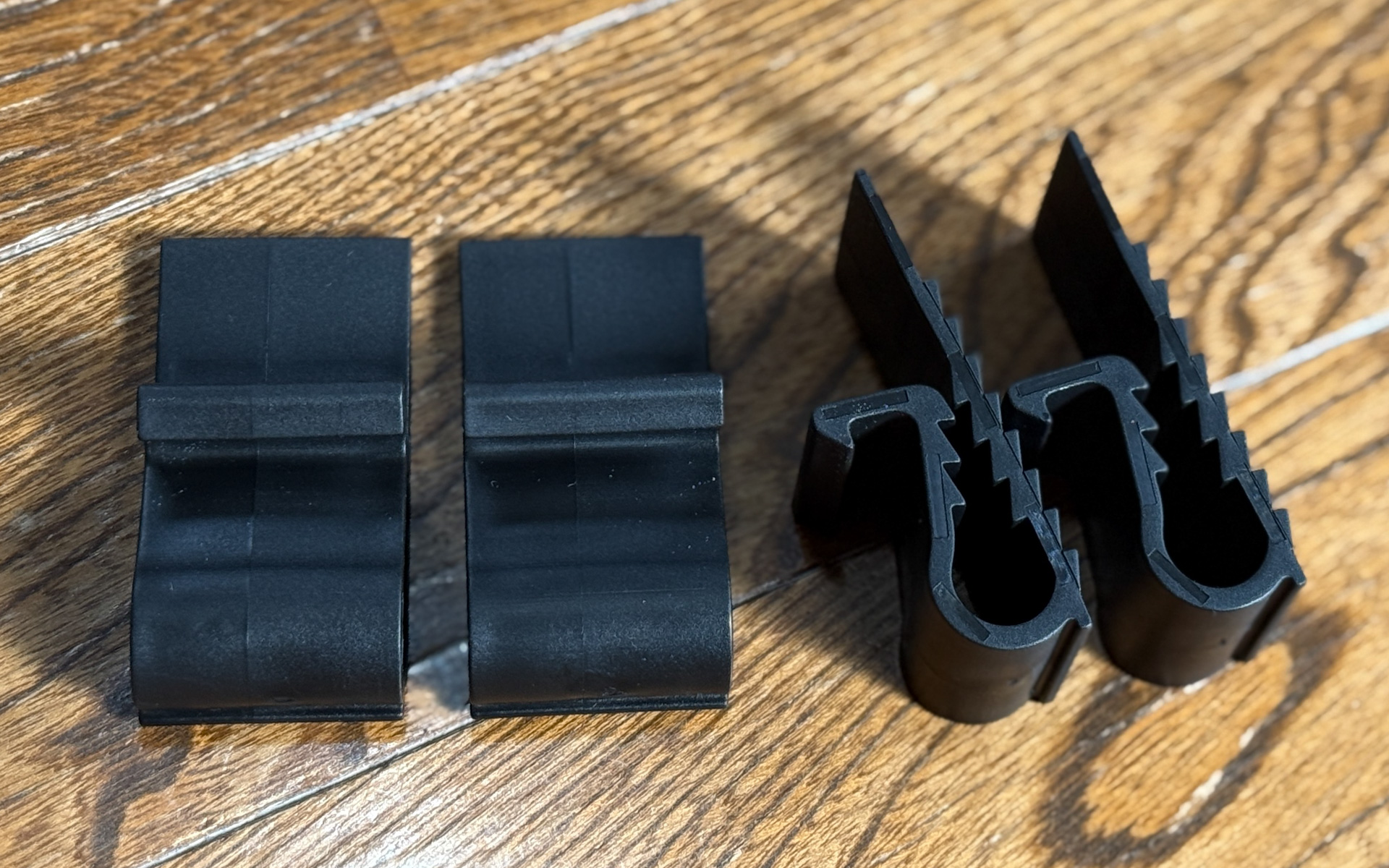 純正フロアマットに固定する固定具