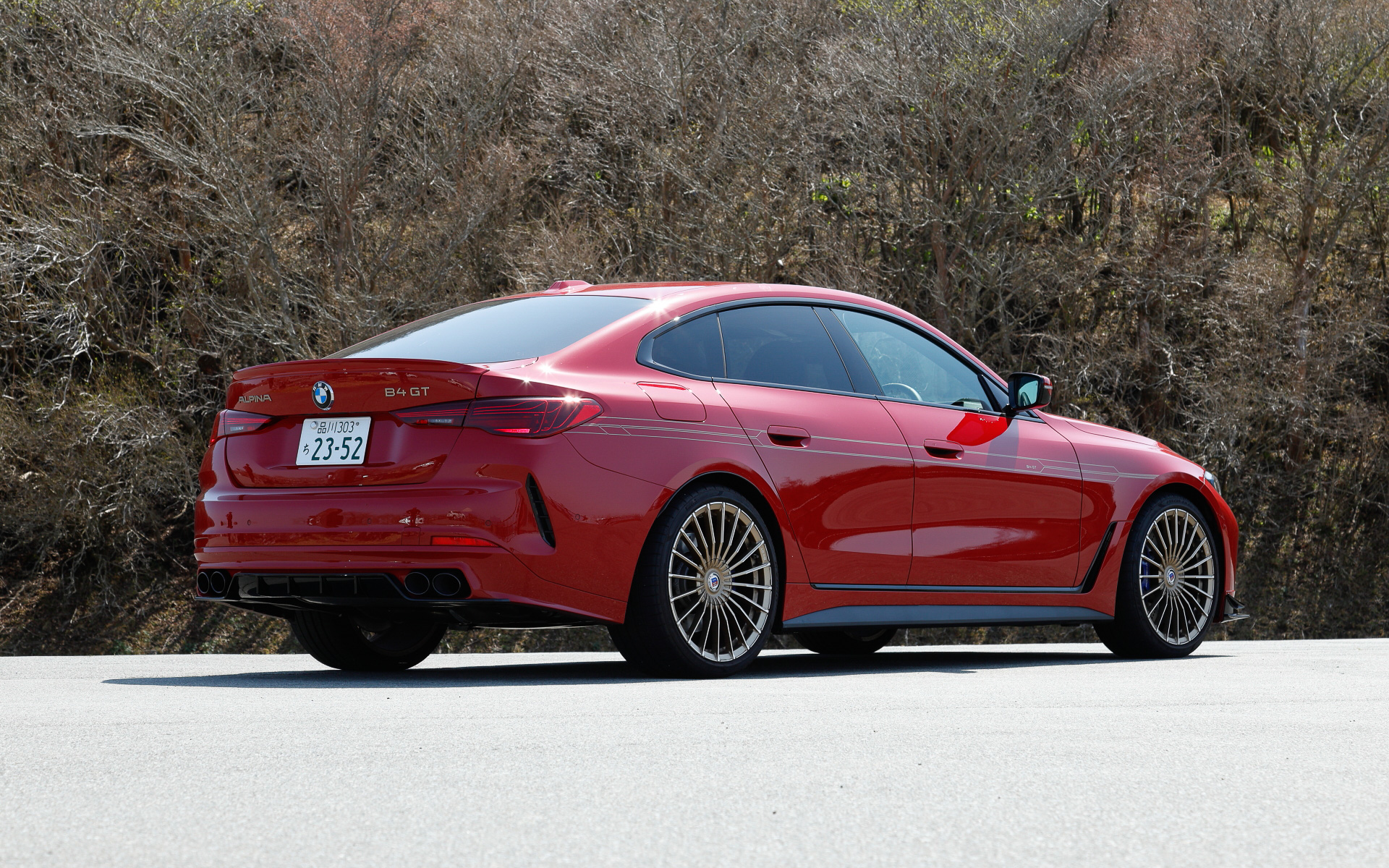 今回試乗したのは2024年6月にニコル・レーシング・ジャパンが予約開始した「BMW ALPINA B4 GT」（1710万円）。ボディサイズは4800×1850×1440mm（全長×全幅×全高）、ホイールベースは2855mm