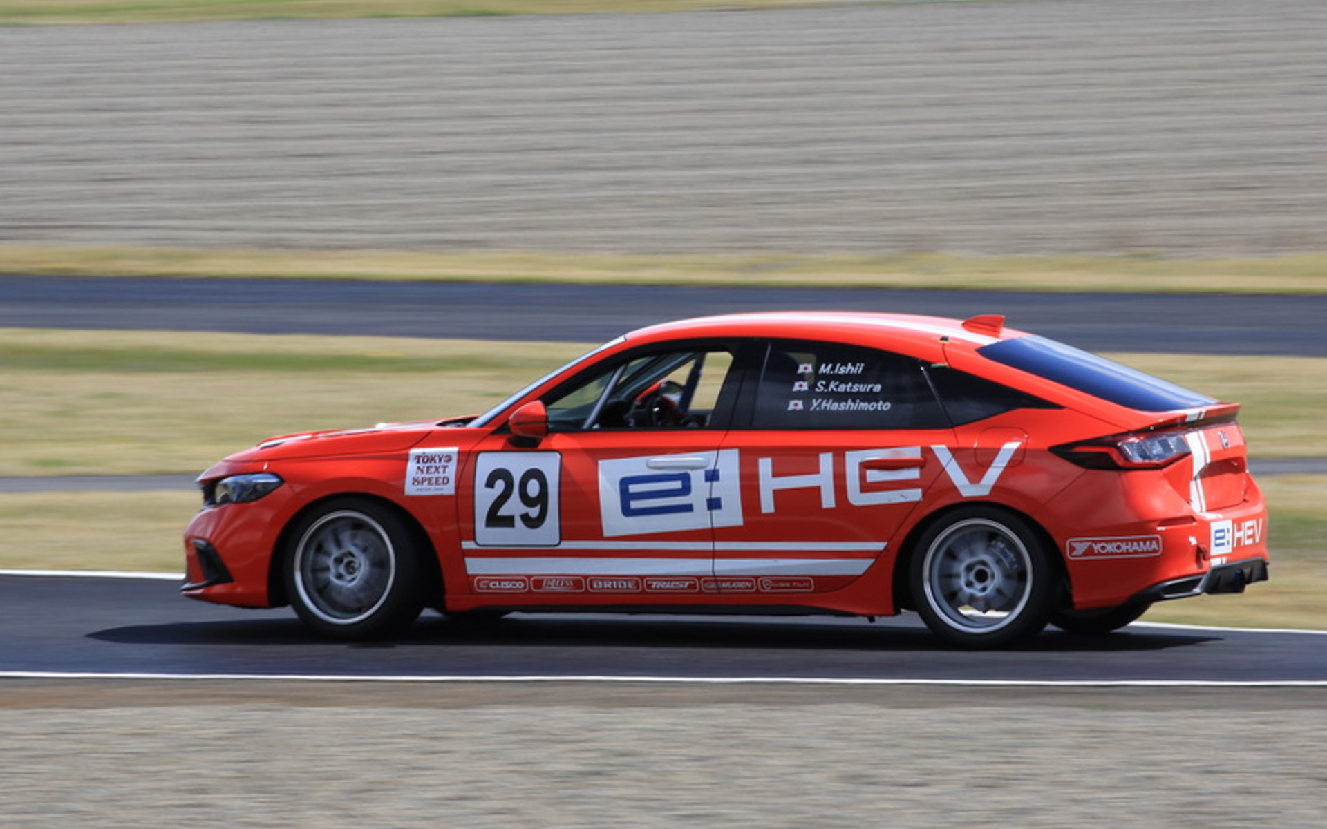 どこから見てもかっこいいシビックe:HEVなんですが、私はとくにこのサイドビューが大好きです。ゼッケン29「TNS CIVIC e:HEV」を応援よろしくお願いします