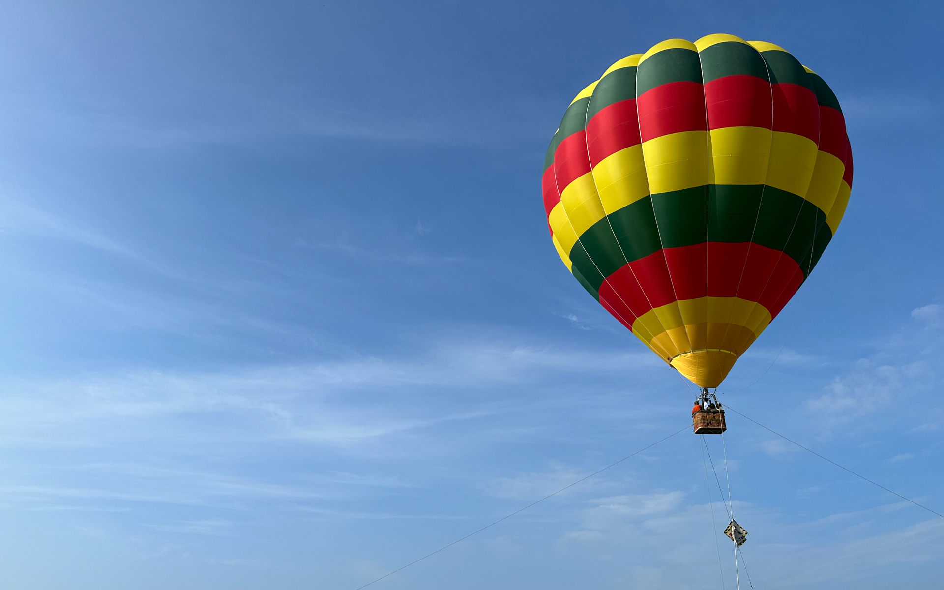 ゲスト講師の指導によるスポーツカイト体験や熱気球による360°パノラマビュー体験も実施される