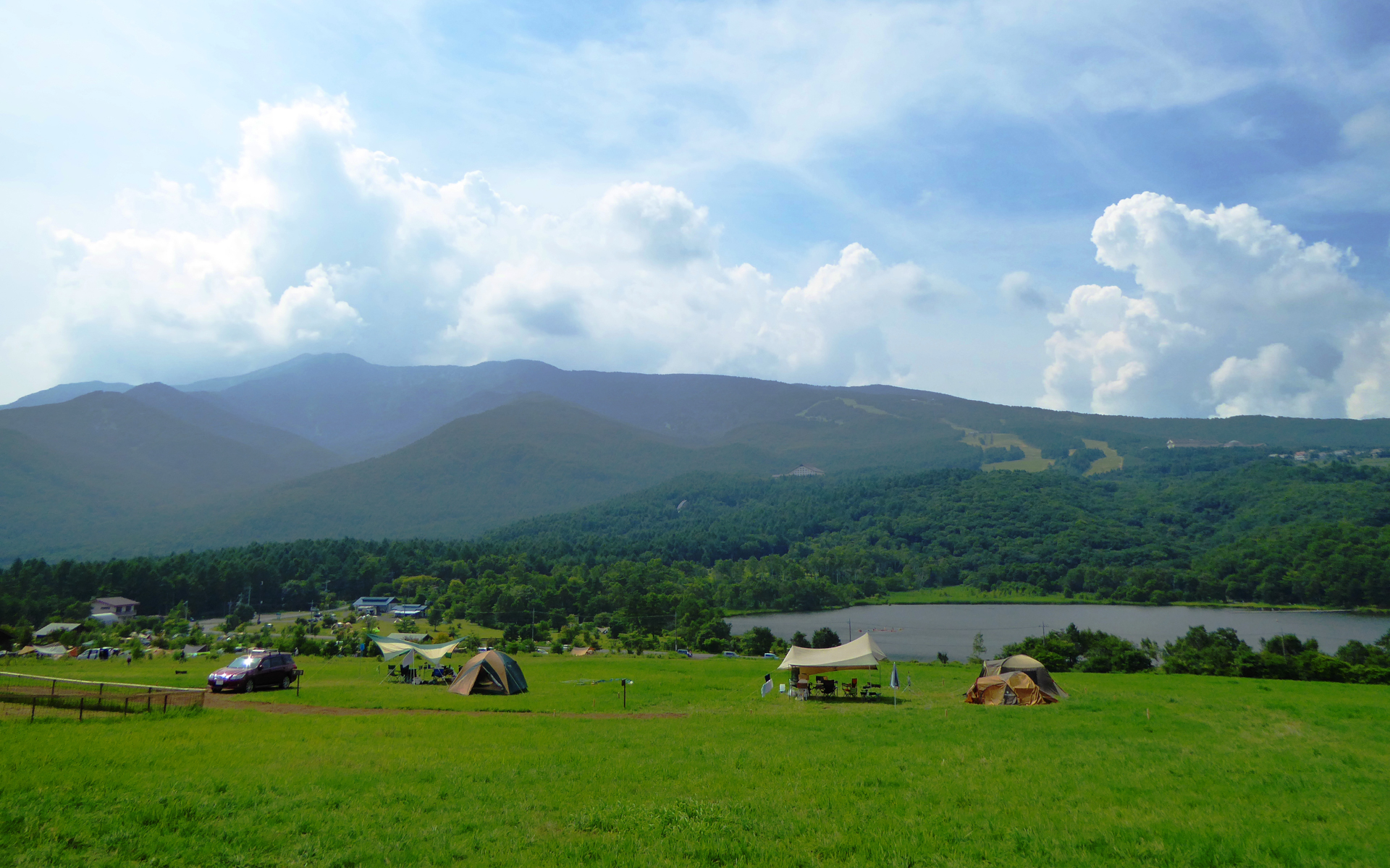 大自然の中でシトロエンオーナー同士で外遊びを楽しめる