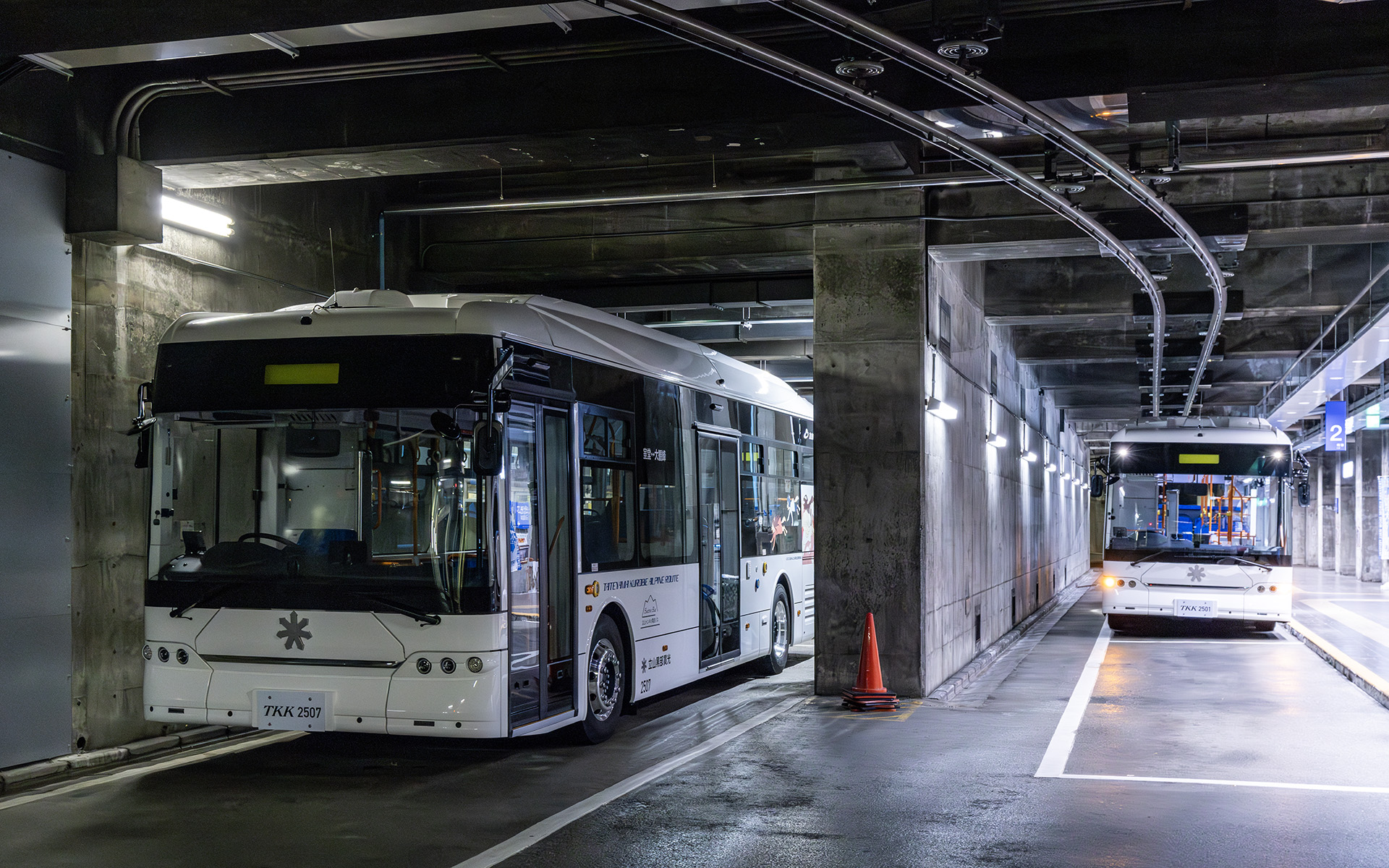 大観峰駅～室堂駅間をつなぐ「立山トンネル電気バス」のK8バス。計8台導入されたという