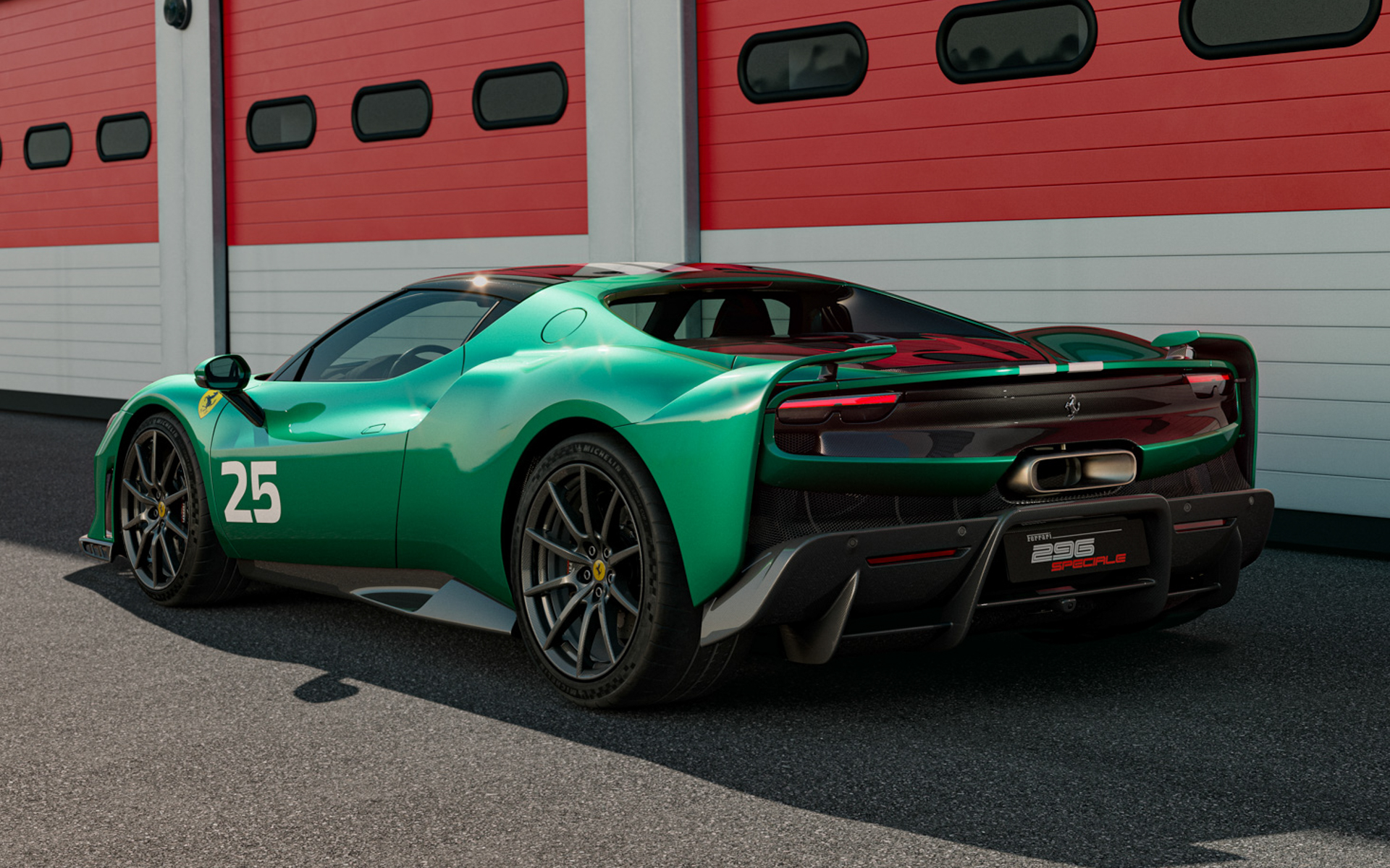 タイヤサイズは前245/35ZR20（ホイール9.0J）、後305/35ZR20（ホイール11.0J）