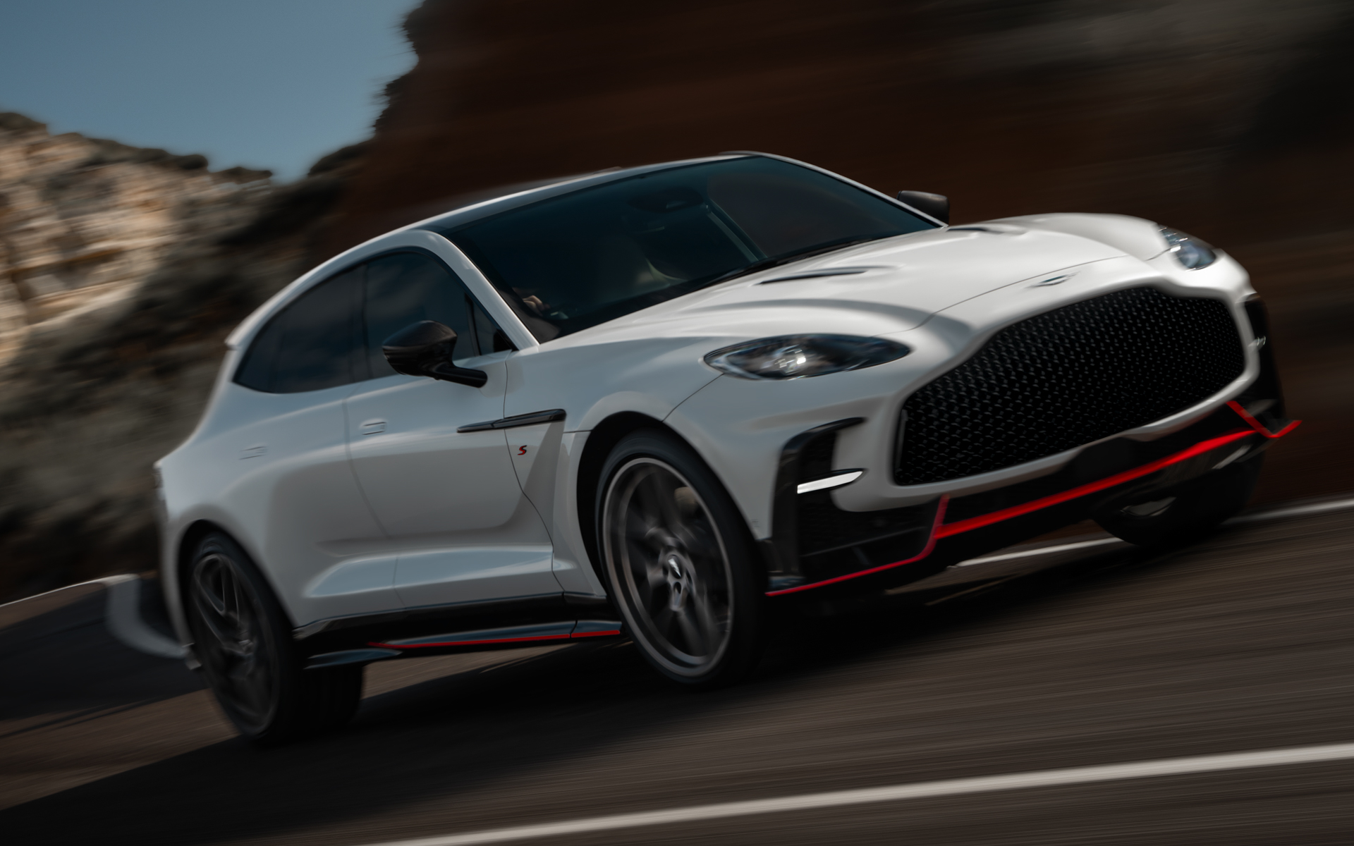 アストンマーティンのSUVモデル「DBX」にフラグシップとなる新型「DBX S」が登場