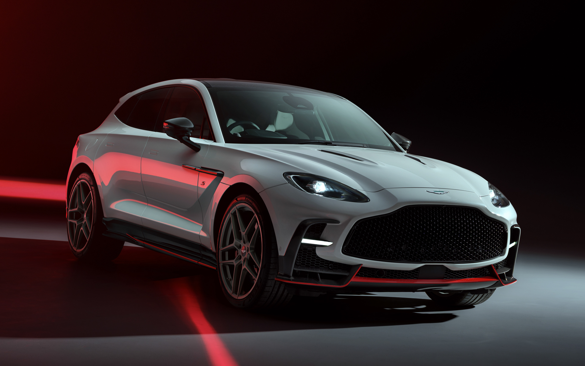 DBXのフラグシップとなる新型「DBX S」