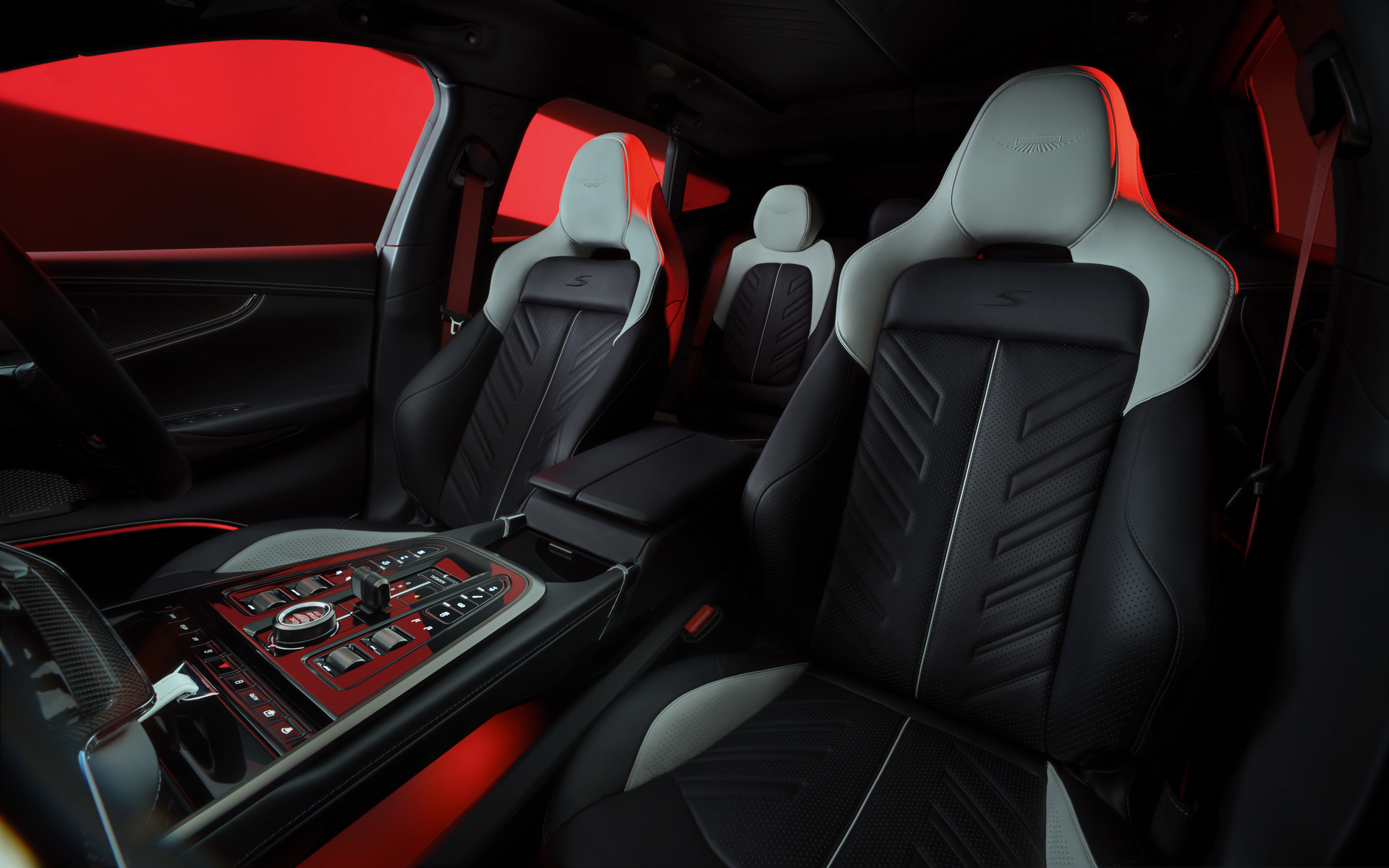 シートはヘリンボーン模様を採用