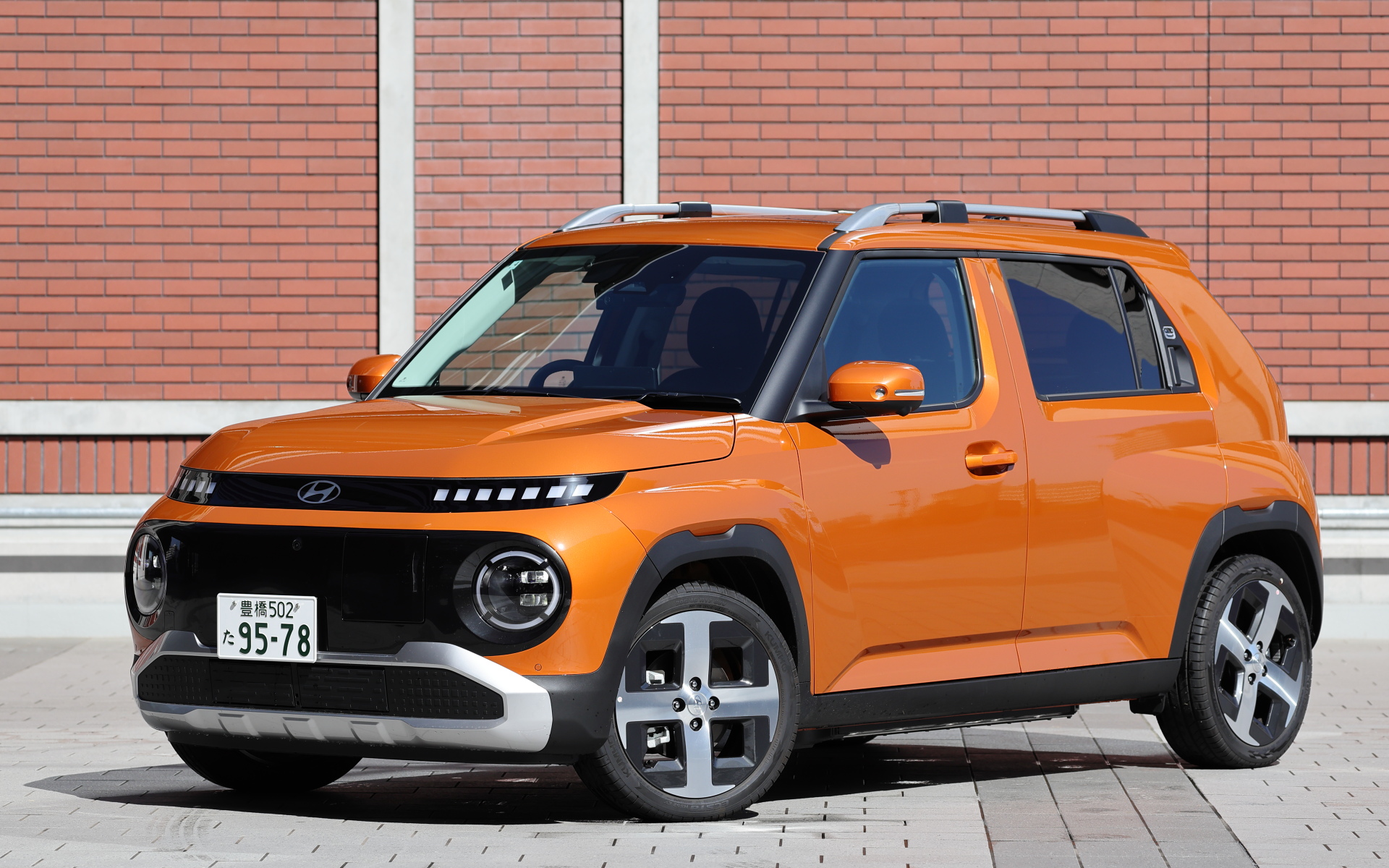 撮影車は「インスター Lounge」（357万5000円）。ボディサイズは3830×1610×1615mm。ホイールベースは2580mm。車両重量は1400kg