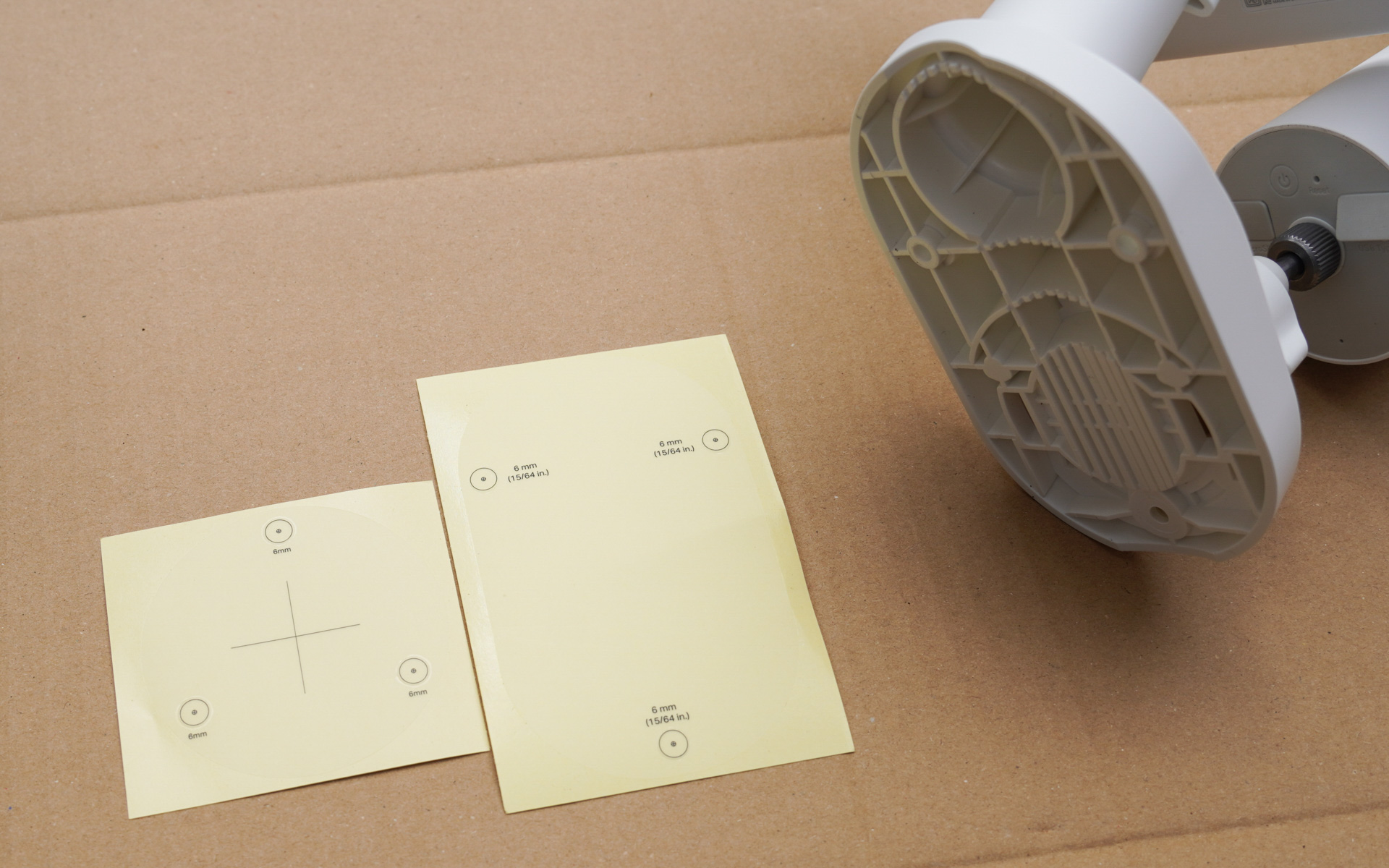 台座は平面にも単管パイプなどにぴったり付くような形状