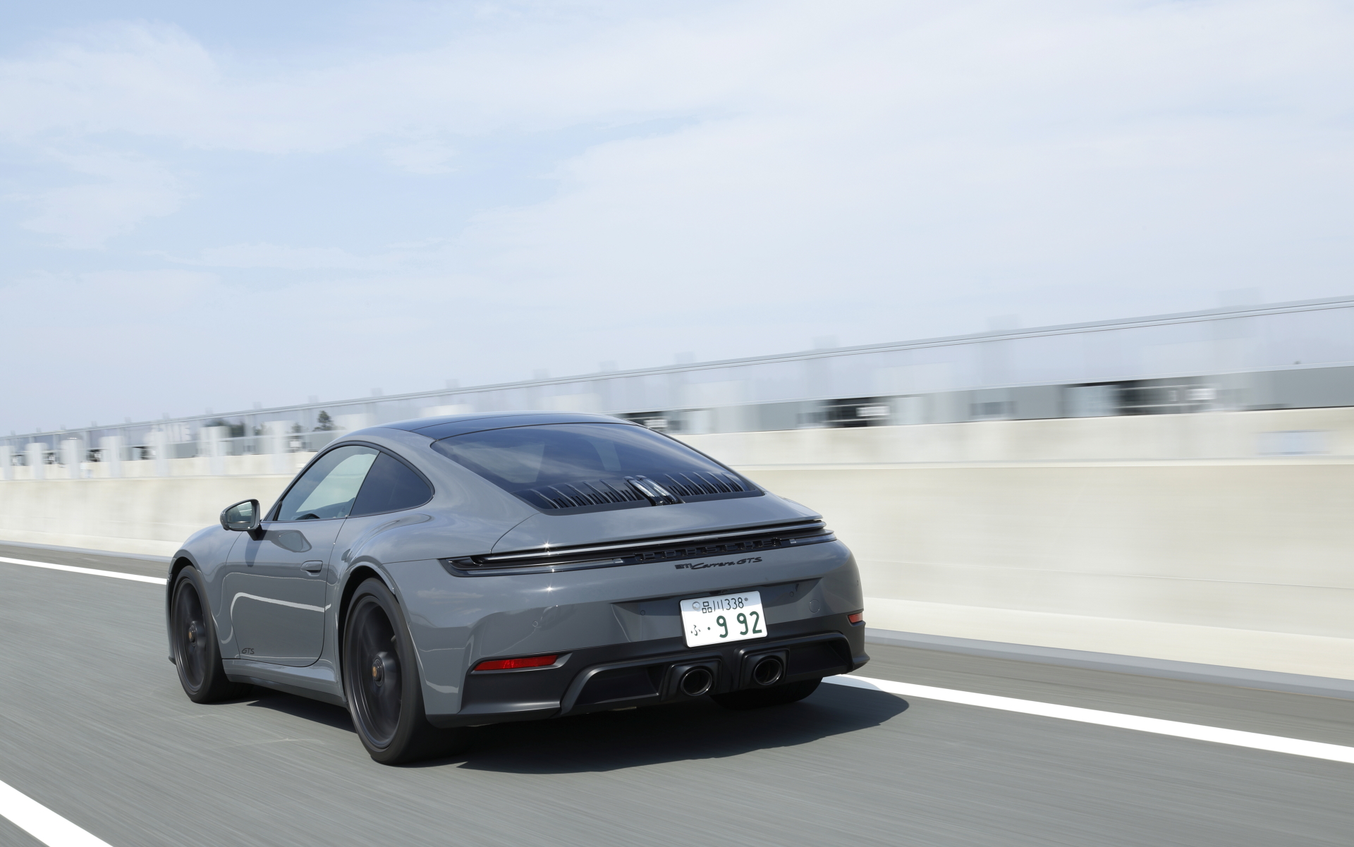 高速巡航は911の十八番