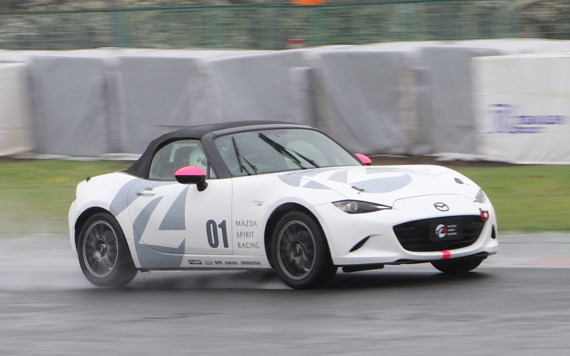 倶楽部MAZDA SPIRIT RACINGのチャレンジプログラム「バーチャルからリアルへの道」3期生が筑波サーキットでリアルモータースポーツを体験した