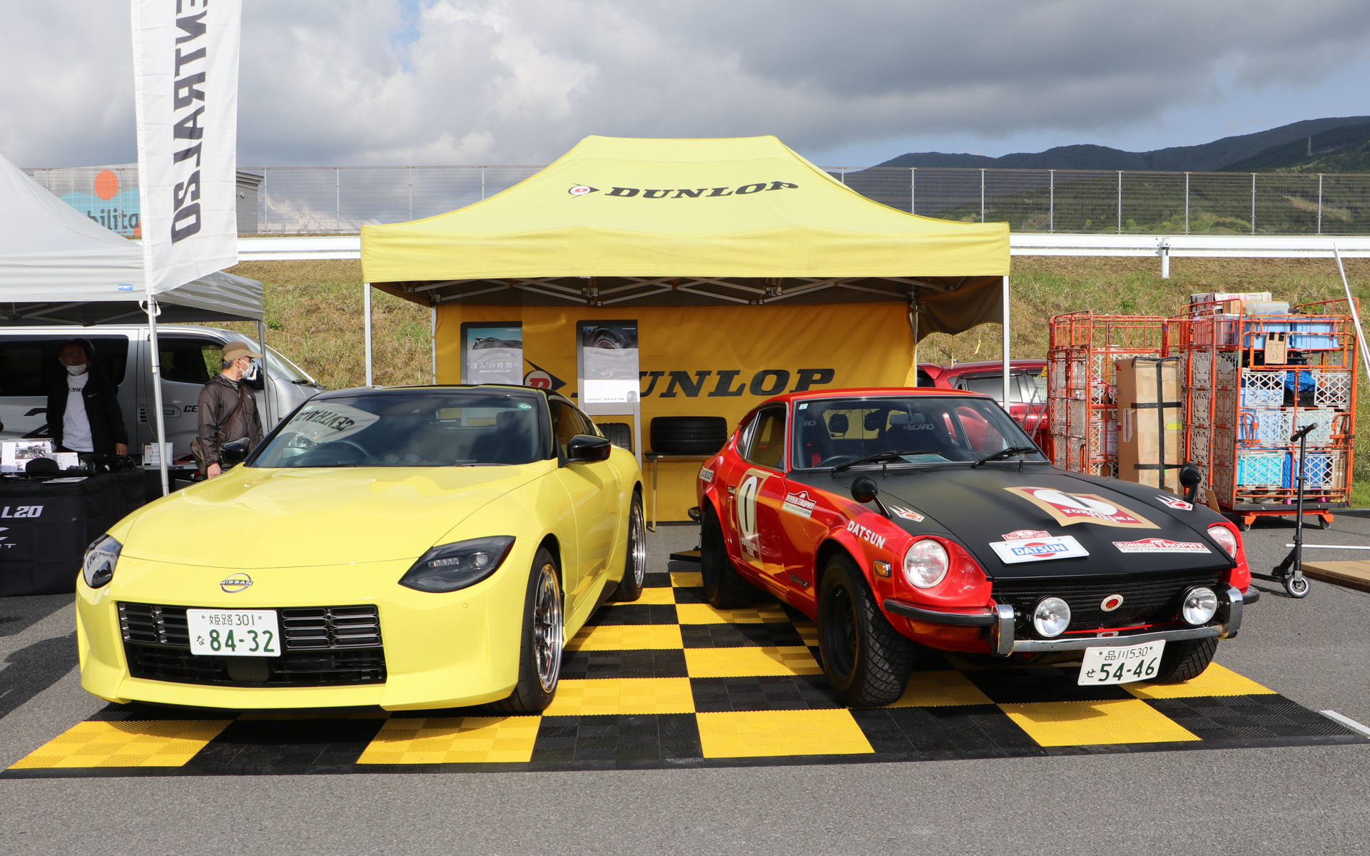 ダンロップの宇野氏の愛車であるRZ34型。タイヤは自身が開発に携わっている「スポーツマックス」ブランドを装着。ホイールはフォーミュラドリフトでもサポートしている株式会社タナベのSSR「GTX01RS」を履く