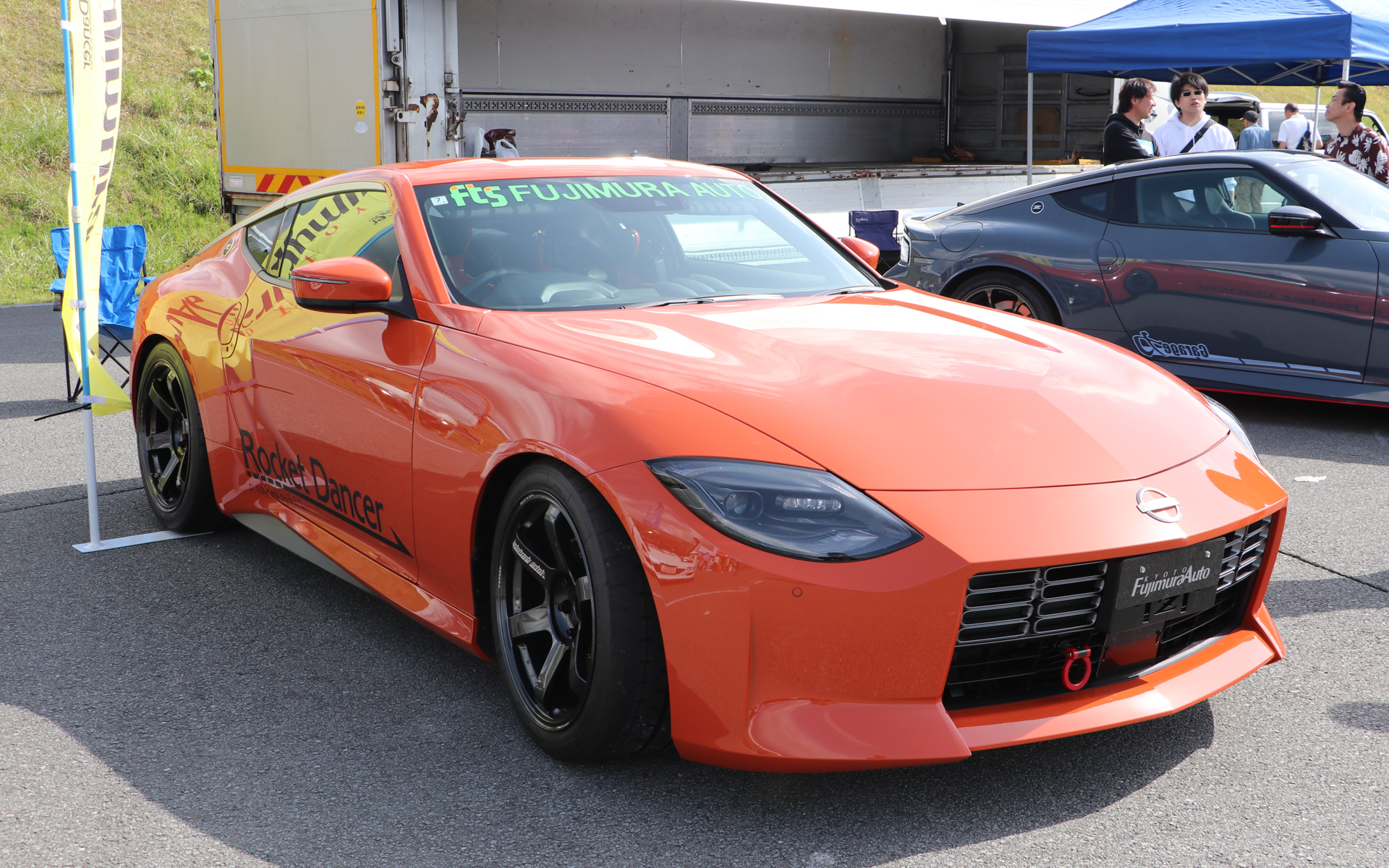 <a href="https://www.fujimura-auto.co.jp/" class="n" target="_blank">フジムラオート</a>のデモカー（RZ34型）