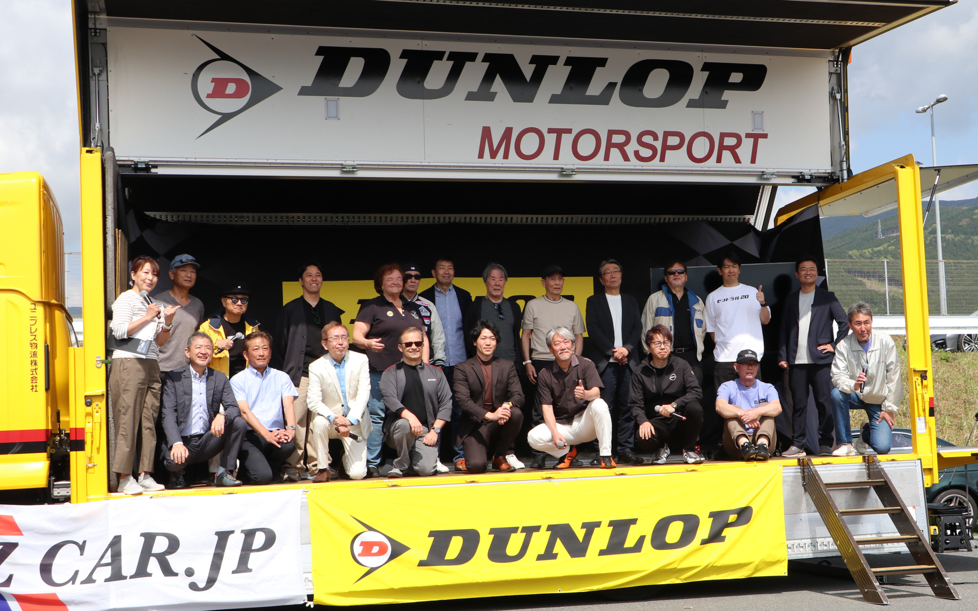 イベントに参加したスペシャルゲストの記念撮影