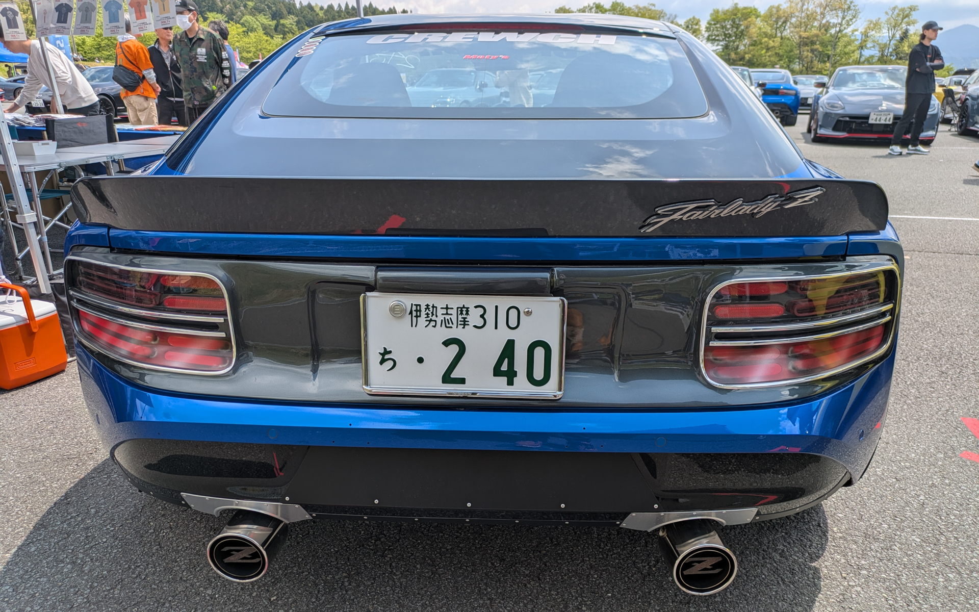 テールはカバーをかぶせて印象を変えている