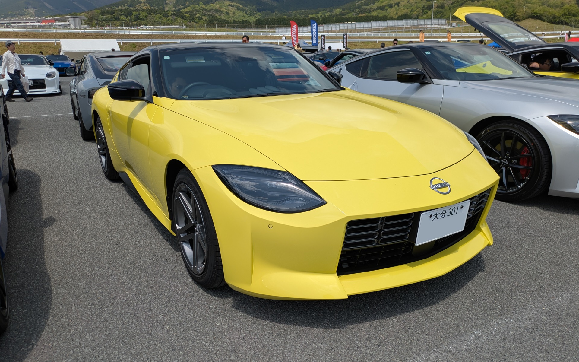 会場には全国各地からフェアレディZオーナーが足を運んでいた