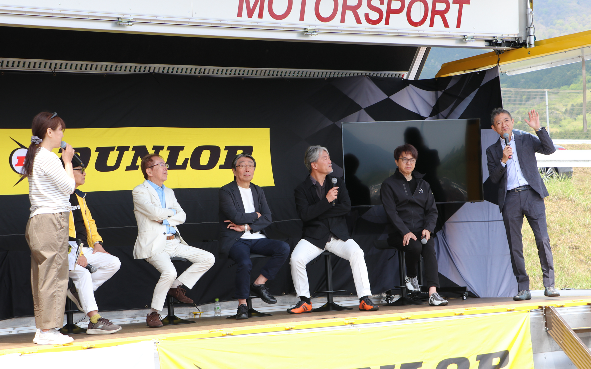 左から山下敏男氏、中村史郎氏、湯川伸次郎氏、森田充儀氏、入江慎一郎氏、飛び入り参加した田村宏志氏