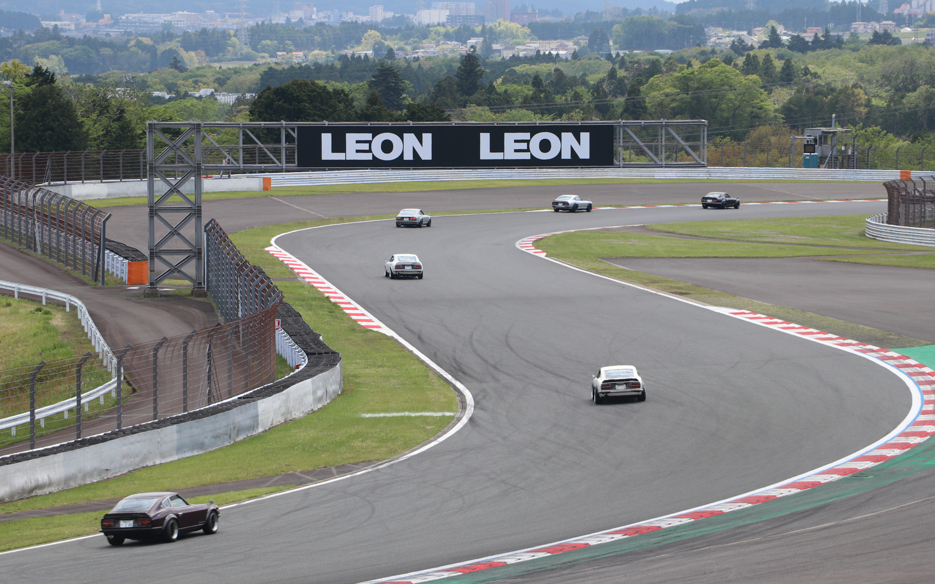 歴代Zが富士スピードウェイの本コースを埋め尽くした