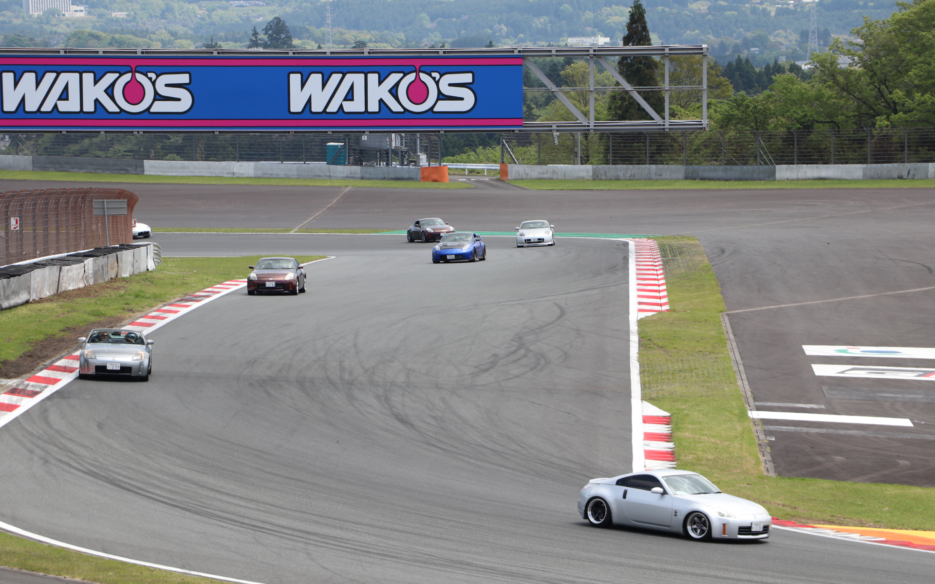 歴代Zが富士スピードウェイの本コースを埋め尽くした