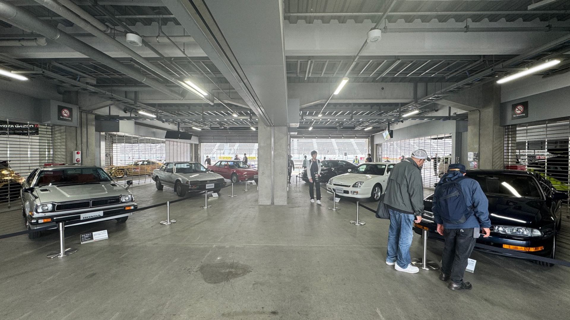 ホンダブースでは歴代プレリュードが勢ぞろい。私はこの業界に入ったときに5代目モデルが出たんですが、運転したことがないので乗ってみたいです