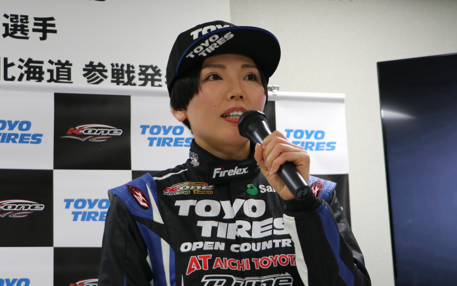 羽琉選手はカー用品店イエローハットのラリーチームにも所属しているほか、モデルとしても活動している