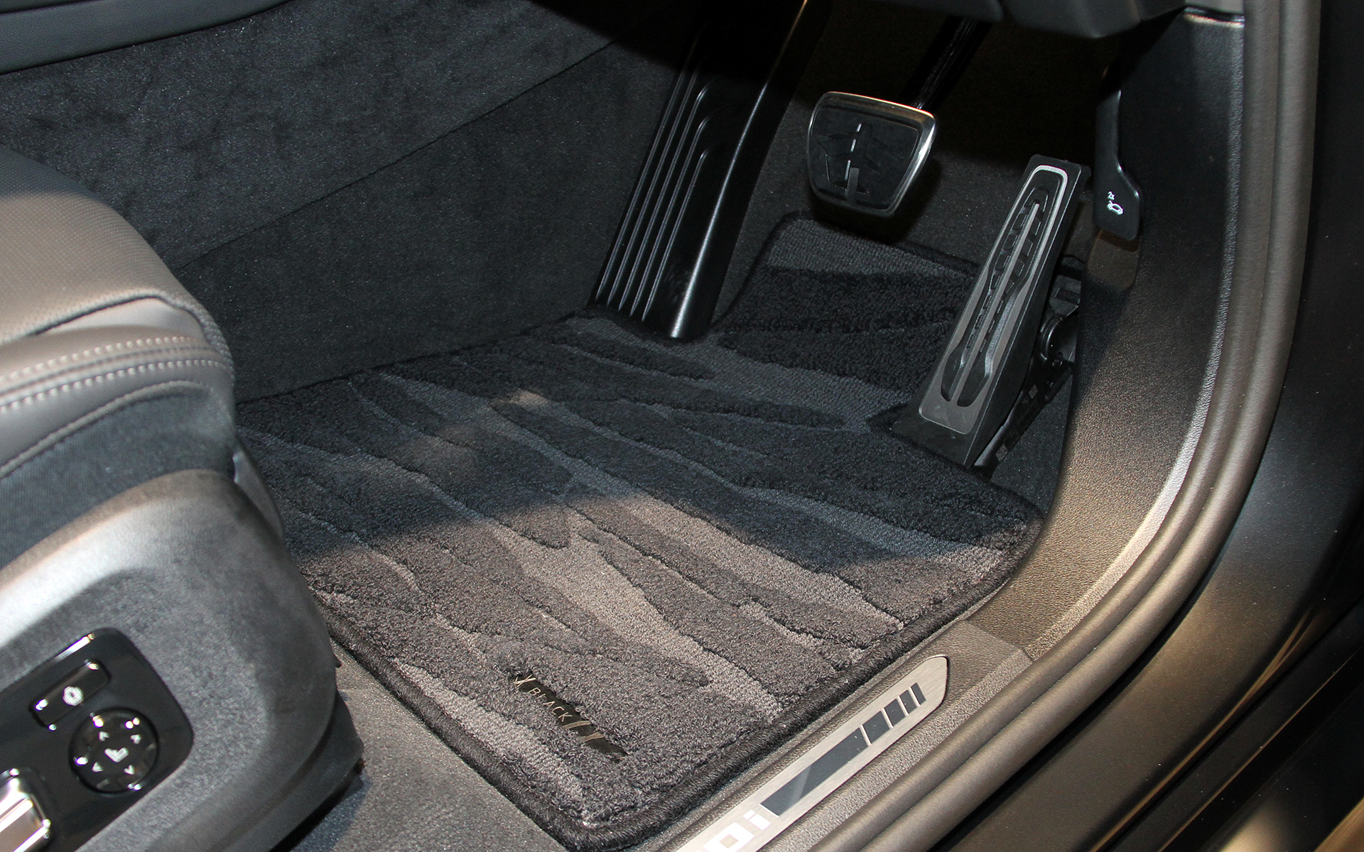 川島織物セルコンが仕上げたフロアマット